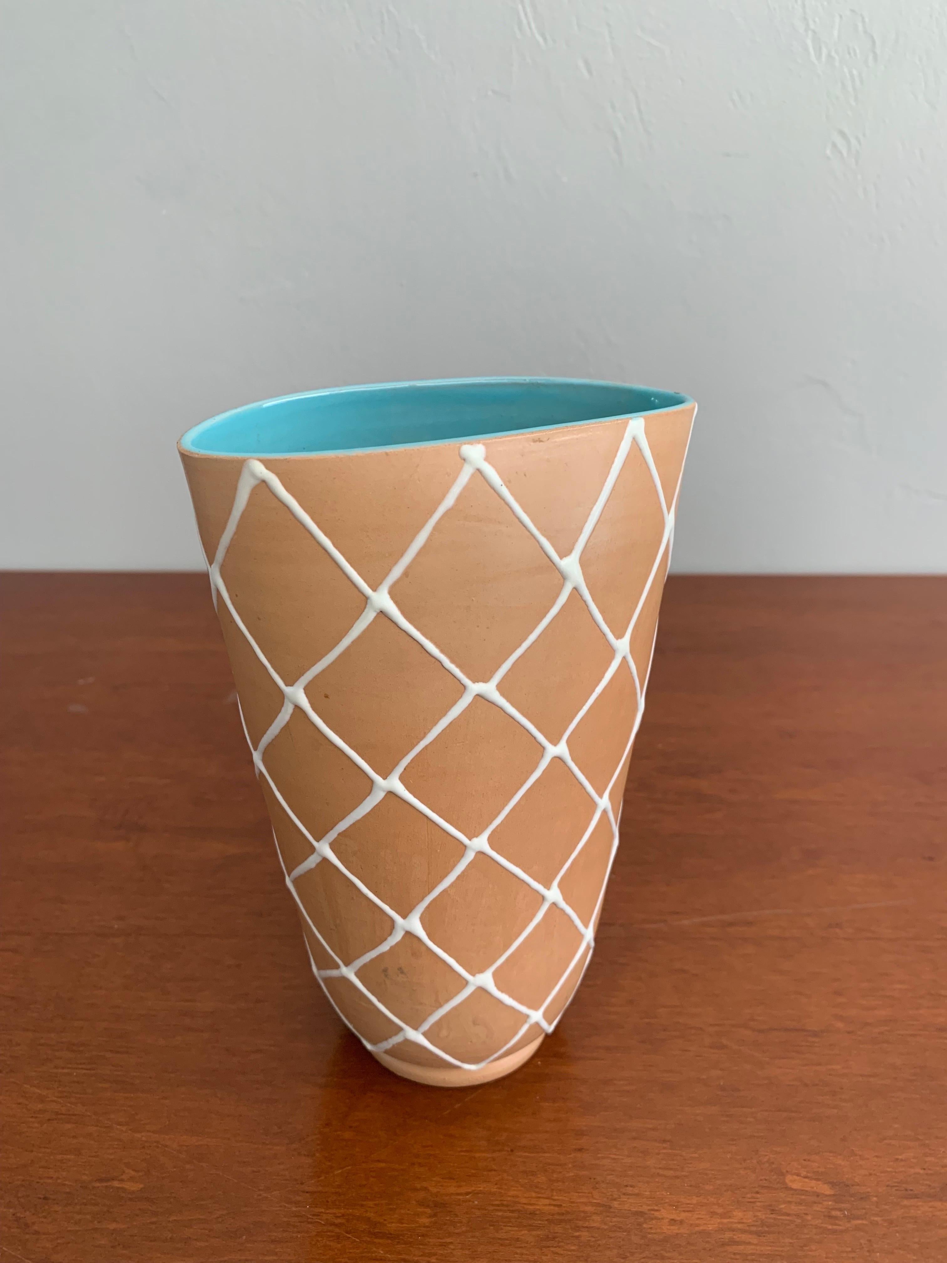 Italian Mid-Century Modern Ceramic Vase by Alvino Bagni For Sale 1