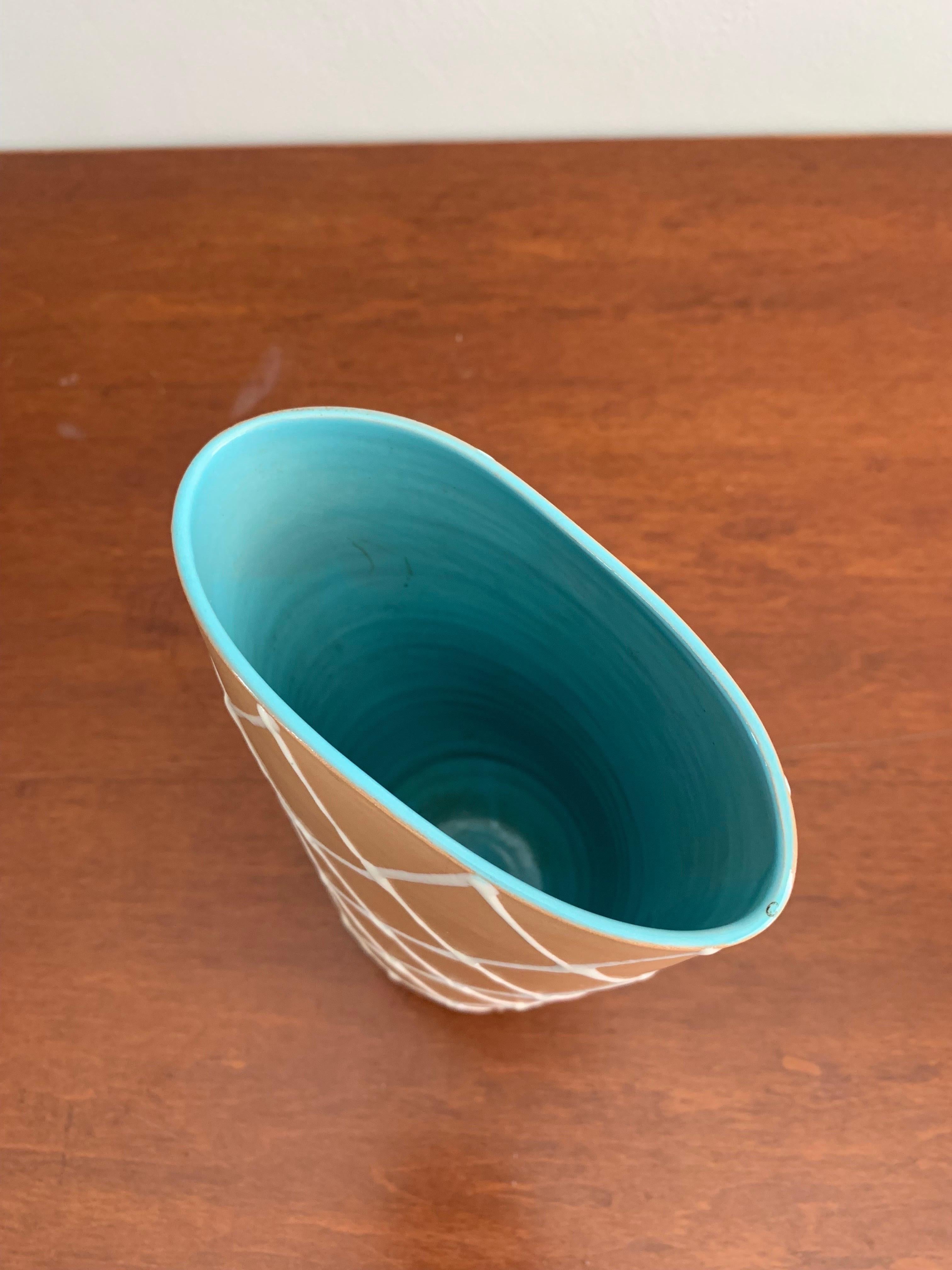 Italian Mid-Century Modern Ceramic Vase by Alvino Bagni For Sale 2