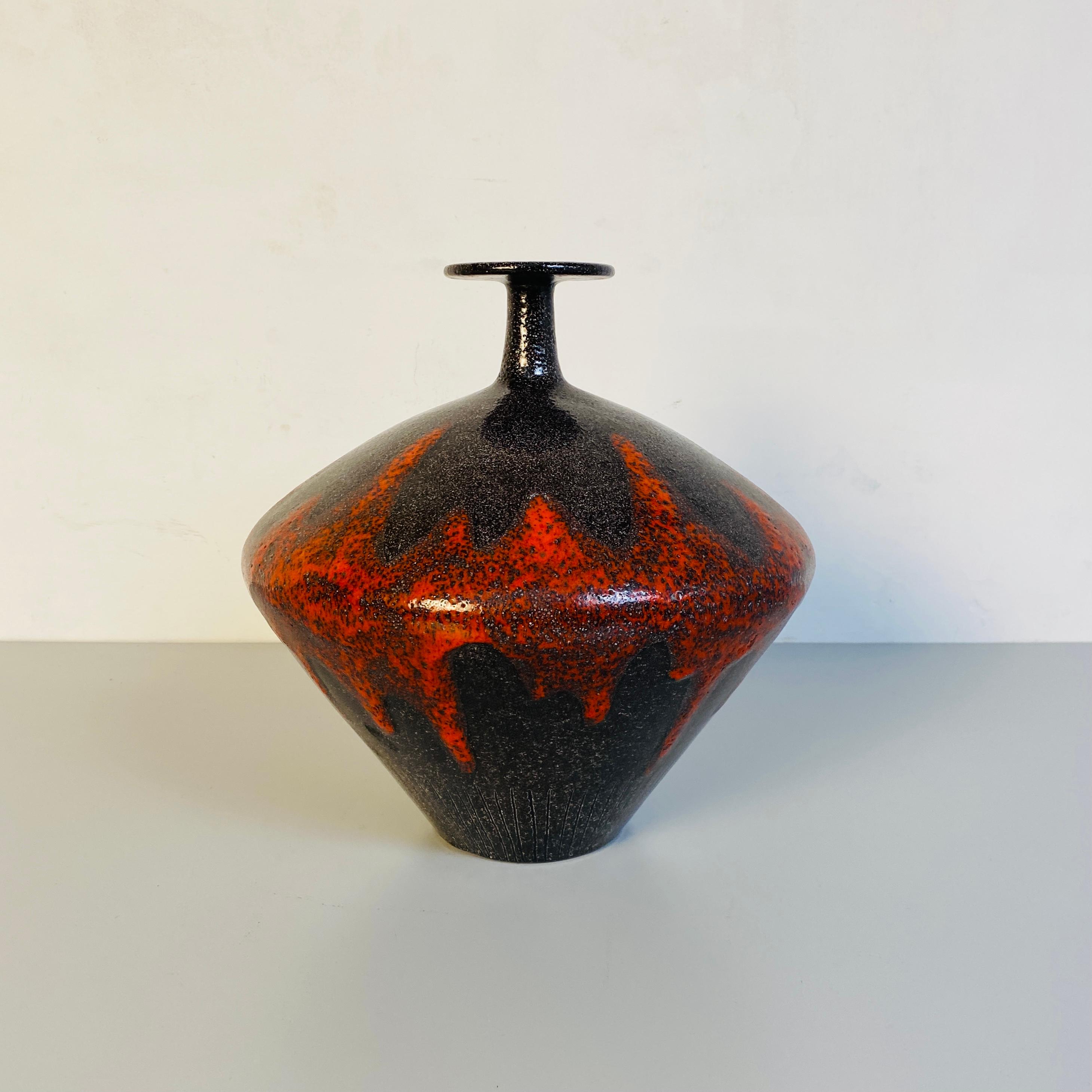 Italian Mid-Century Modern ceramic vase n 2\707 by San Polo Venezia, 1960s
Rhomboid-shaped ceramic vase in shades of dark brown with abstract red decorations. Numbered 2/707 and branded 