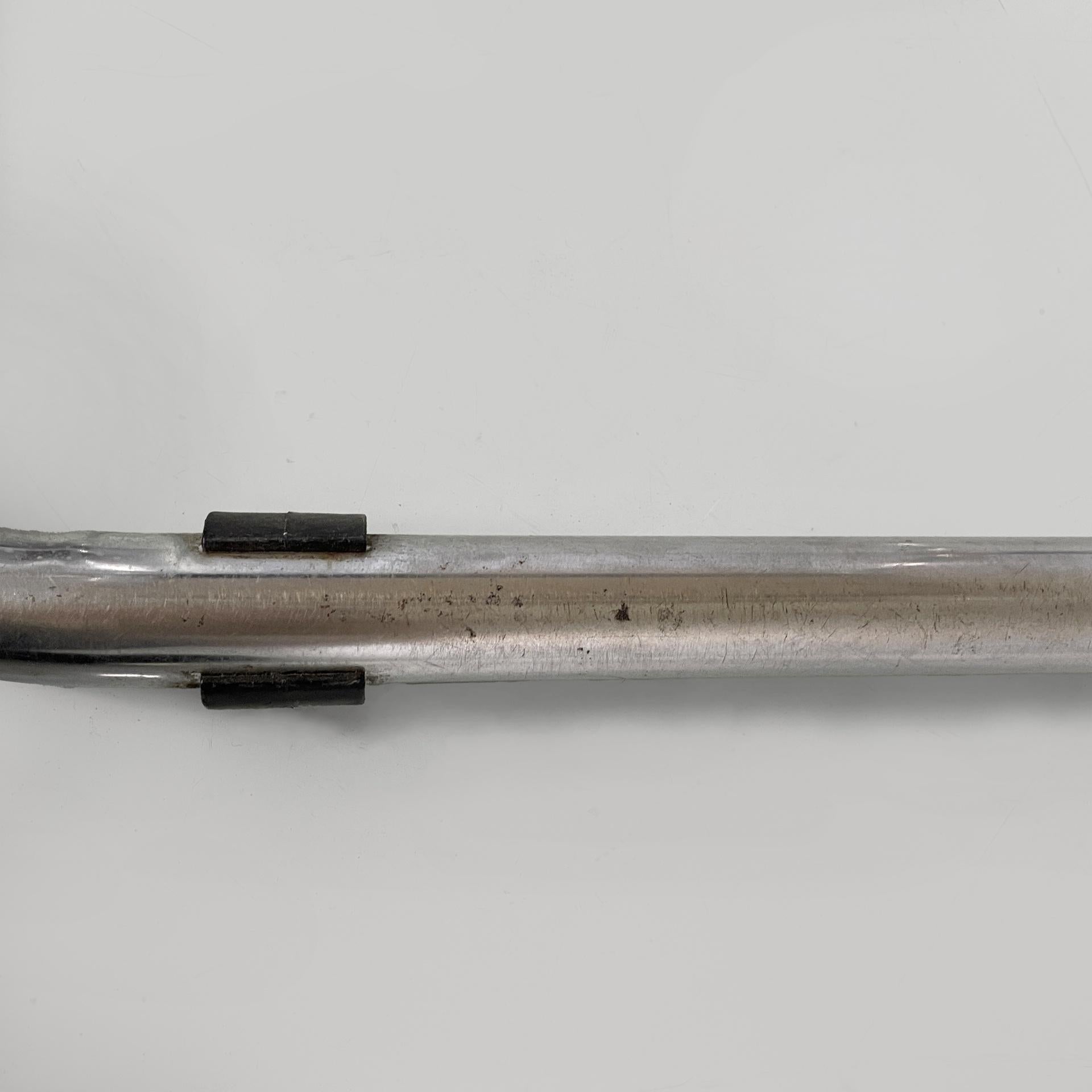 Sedia moderna italiana di metà secolo in legno nero, paglia e acciaio, anni '60 in vendita 12