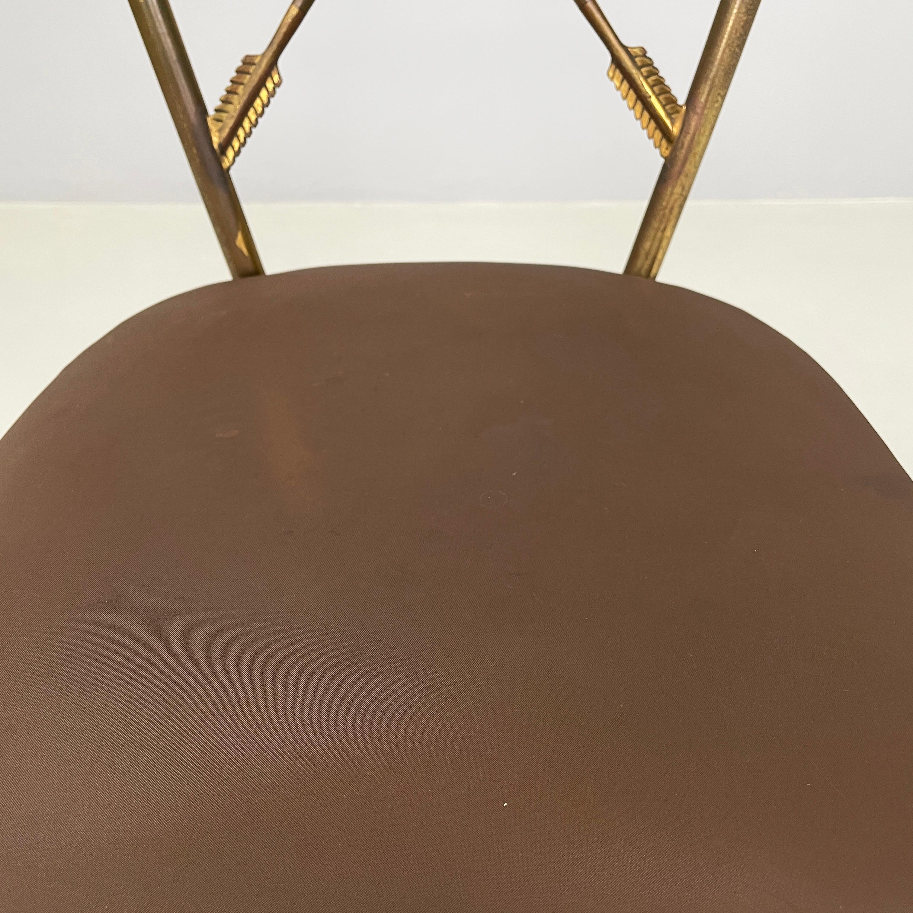 Sedia italiana di metà secolo in ottone e tessuto marrone, anni '50 in vendita 5
