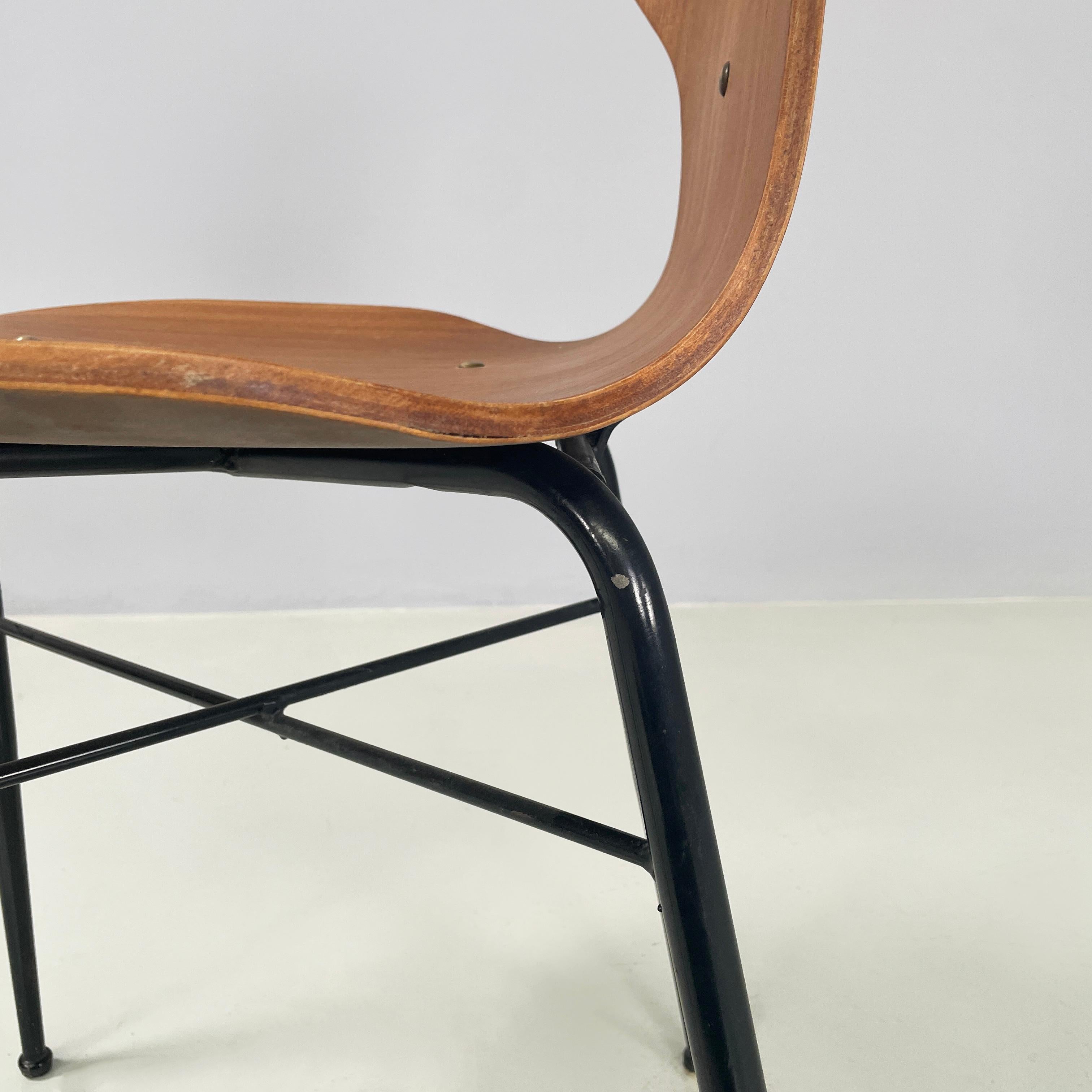 Italian mid-century modern Chair in curved wood and black metal, 1960s For Sale 8