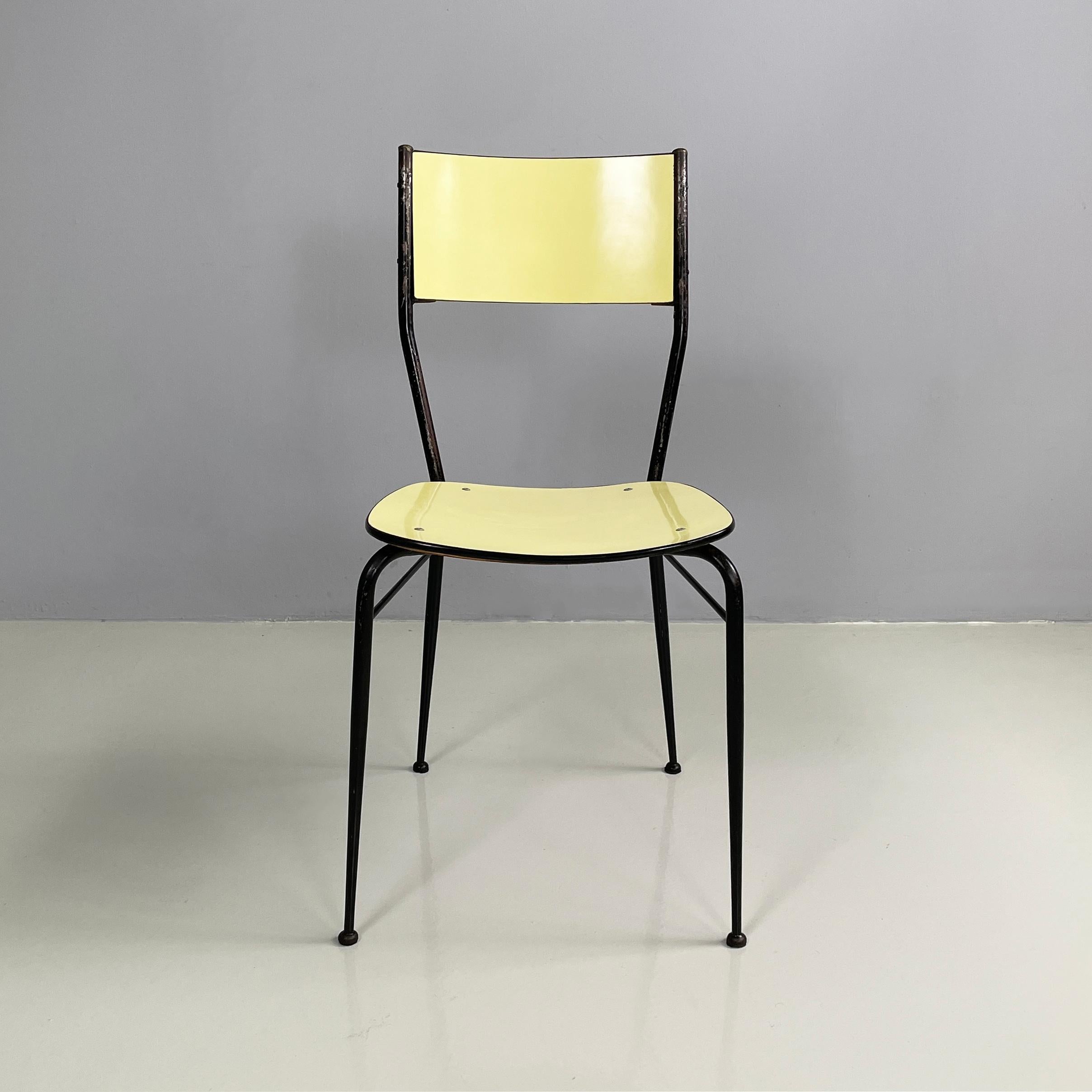 Italian mid-century modern Chair in light yellow laminate and black metal, 1960s
Chair with rounded seat and squared back in light yellow laminate and black profile. The structure is in black metal rod. The black metal rod legs end with spherical