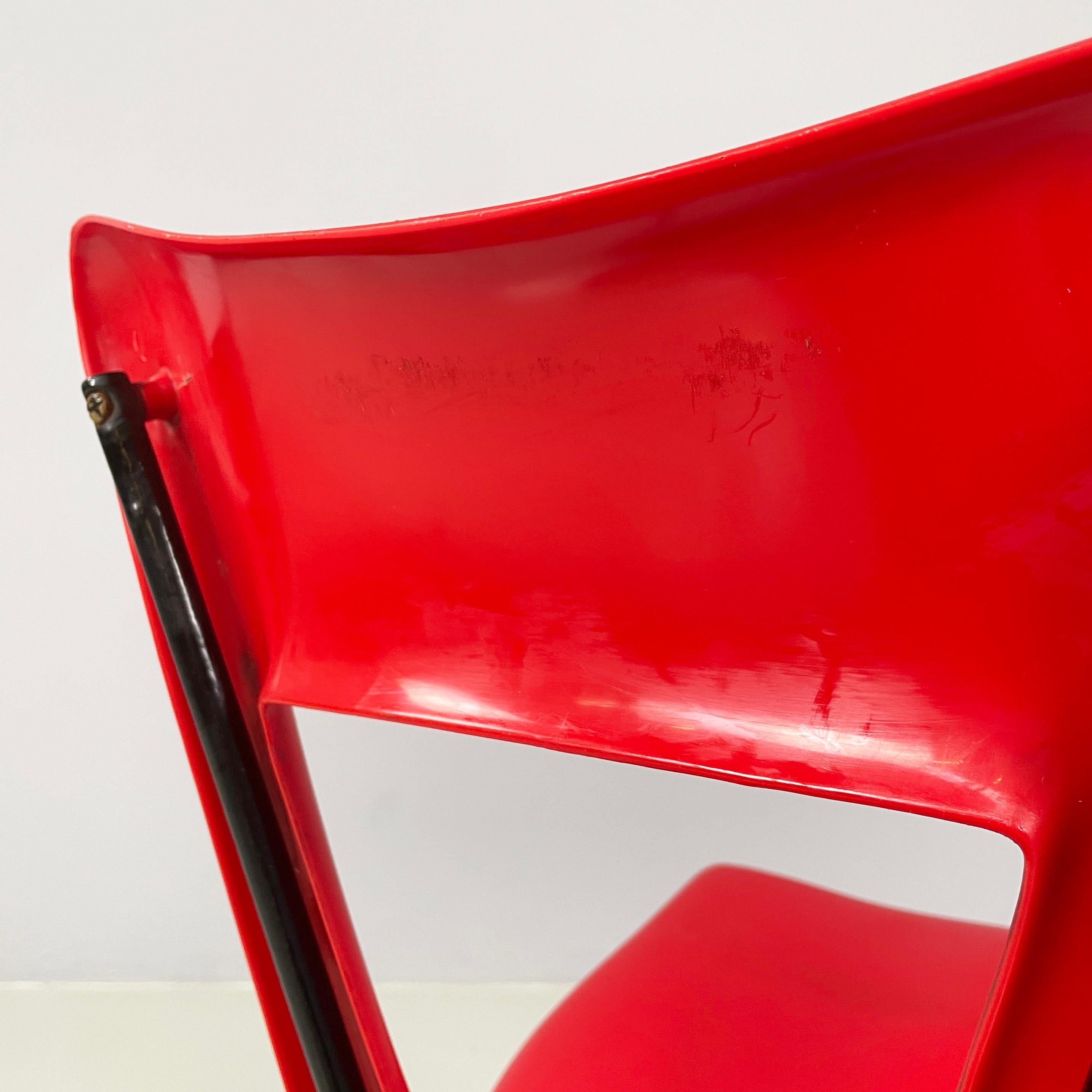Italian mid-century modern Chair in red plastic and black metal, 1960s For Sale 8