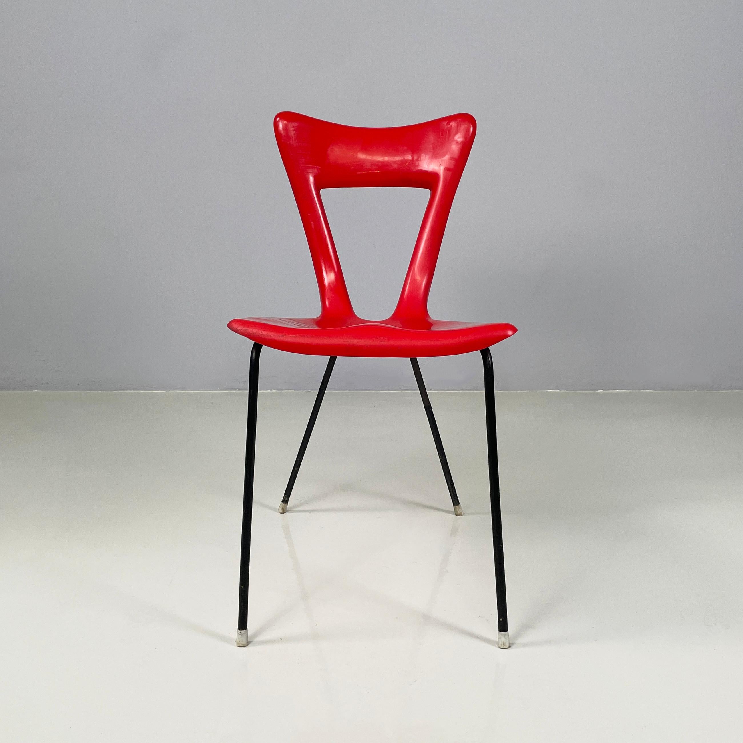 Italian mid-century modern Chair in red plastic and black metal, 1960s
Chair with curved and shaped seat and backrest in bright red plastic. In the center of the seat there is a decorative triangular hole. The legs are made of black metal rod with