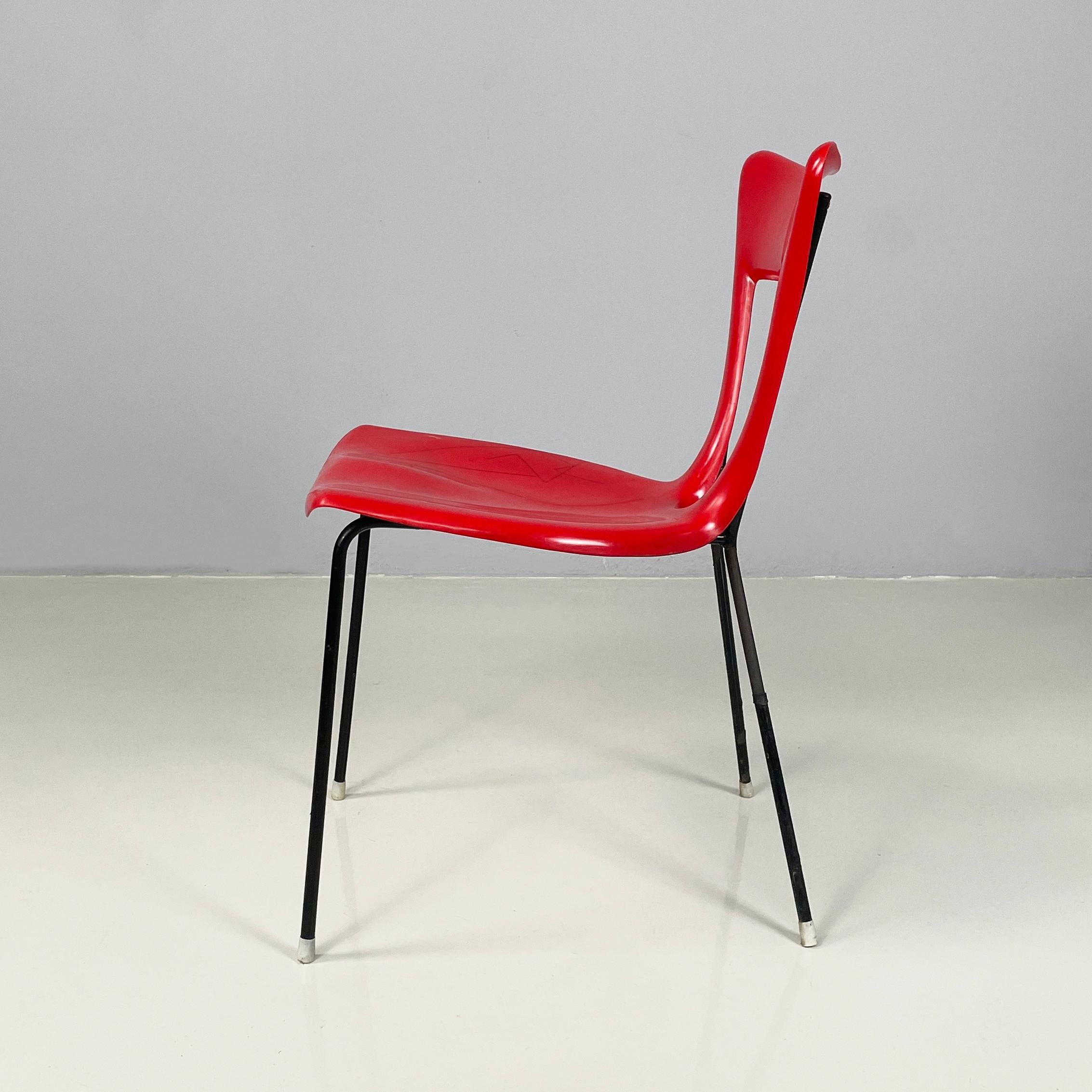 Mid-Century Modern Italian mid-century modern Chair in red plastic and black metal, 1960s For Sale