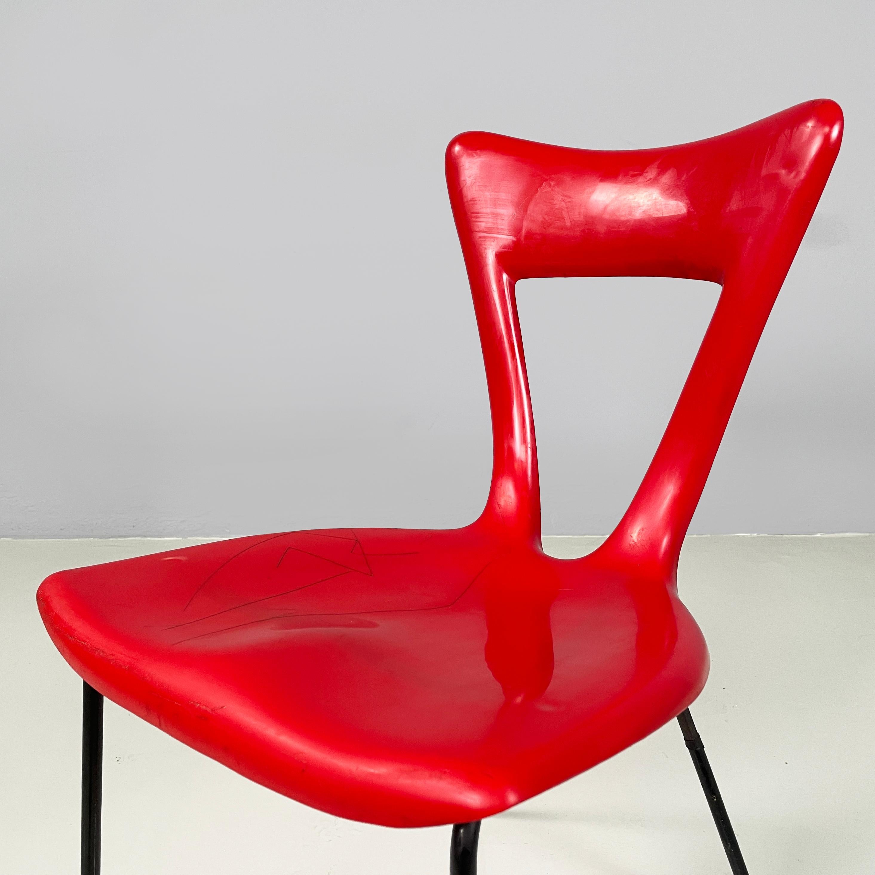Metal Italian mid-century modern Chair in red plastic and black metal, 1960s For Sale