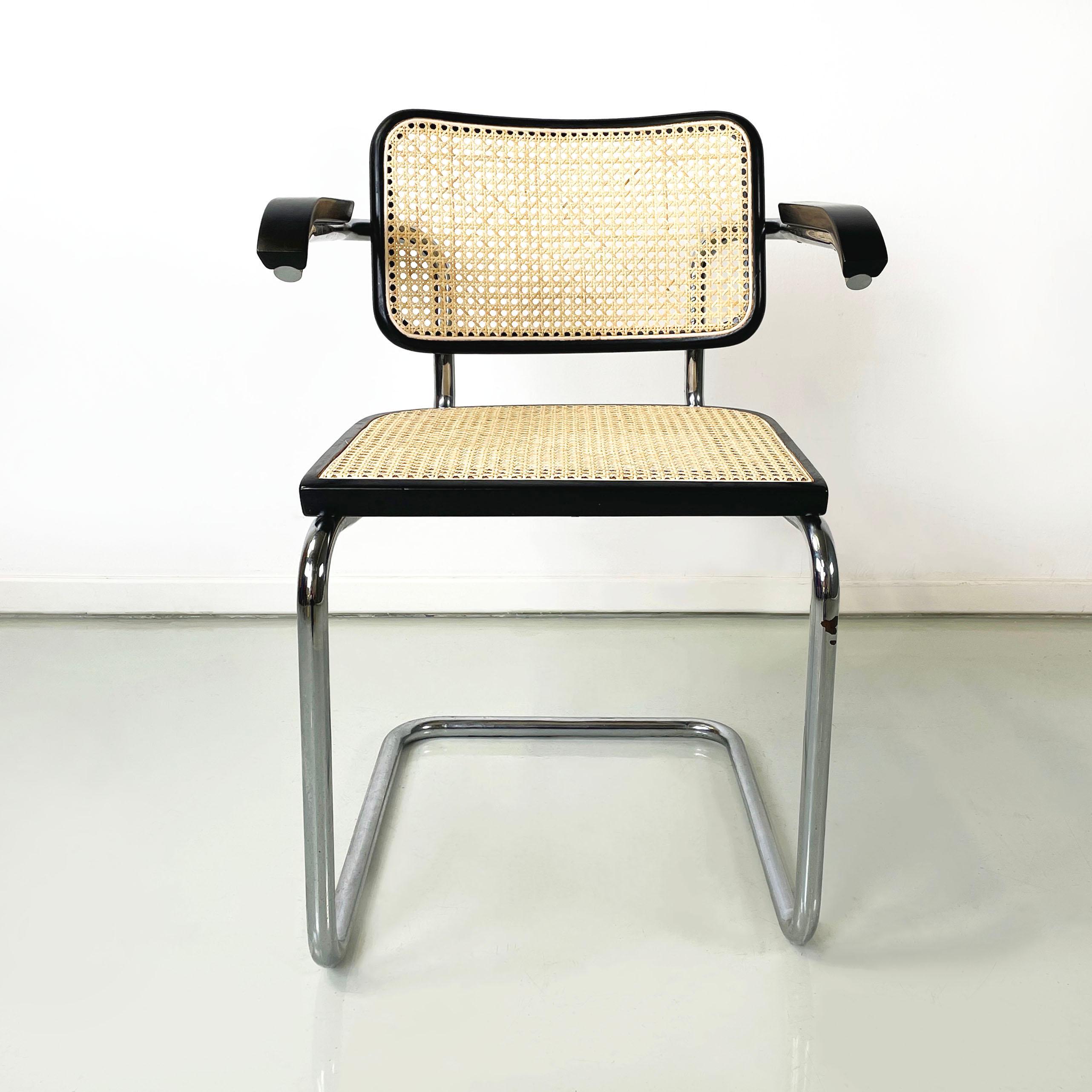 Chaise italienne moderne du milieu du siècle avec accoudoirs par Marcel Breuer pour Gavina, années 1960
Chaise avec accoudoirs mod. Cesca. L'assise et le dossier sont en paille de Vienne claire avec des profils en bois peints en noir. La structure