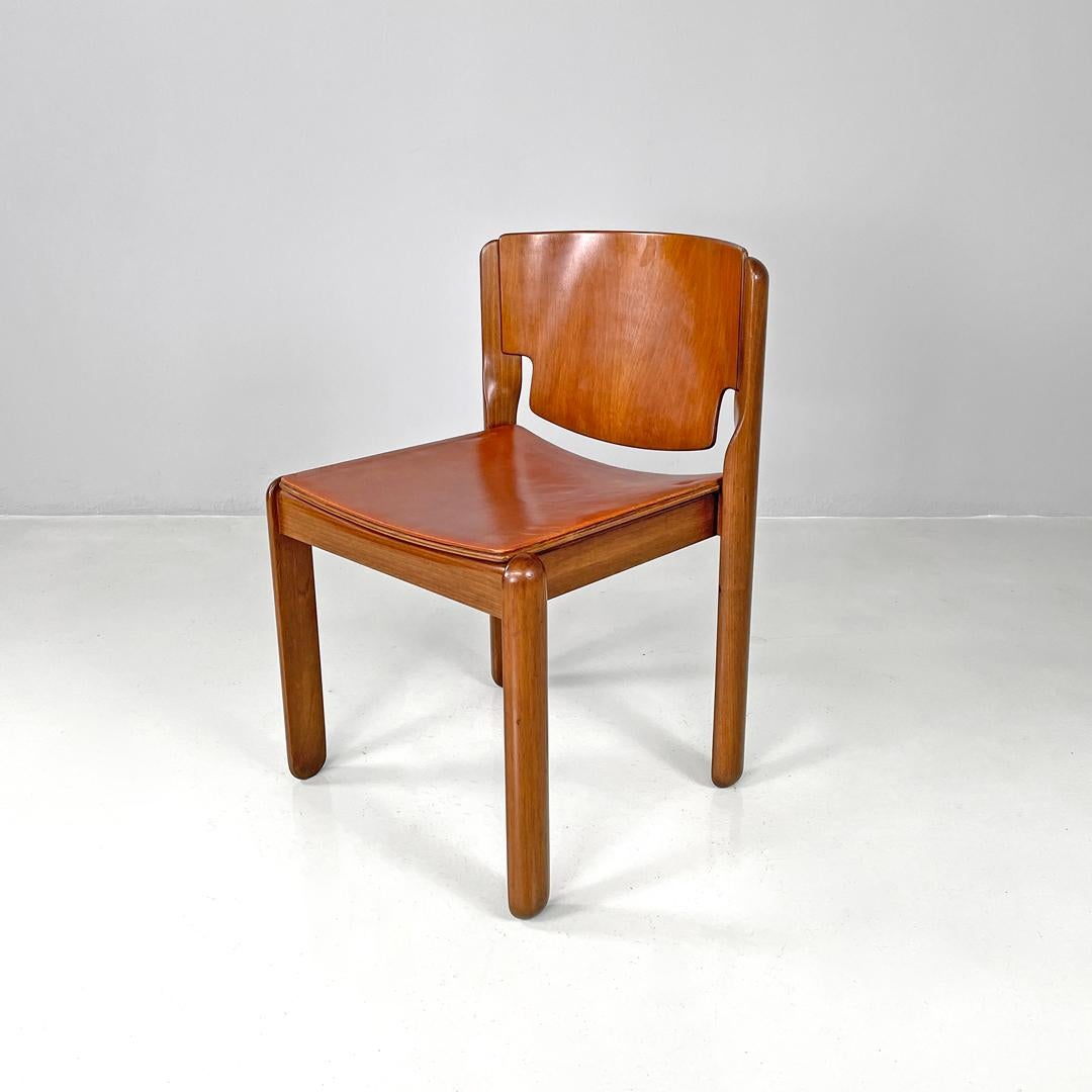 Italian mid-century modern chairs 122 by Vico Magistretti for Cassina, 1960s
Set of four chairs mod. 122 with brown leather seat. The structure is entirely made of wood, the backrest is slightly curved and has two rounded shapes in the lower part.