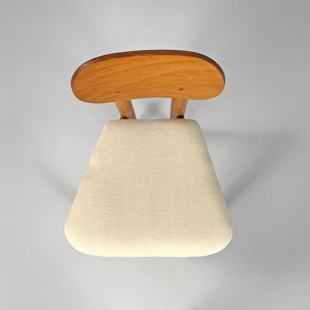 Sedie italiane di metà secolo moderno in legno e tessuto di lino bianco avorio, anni '60 in vendita 2