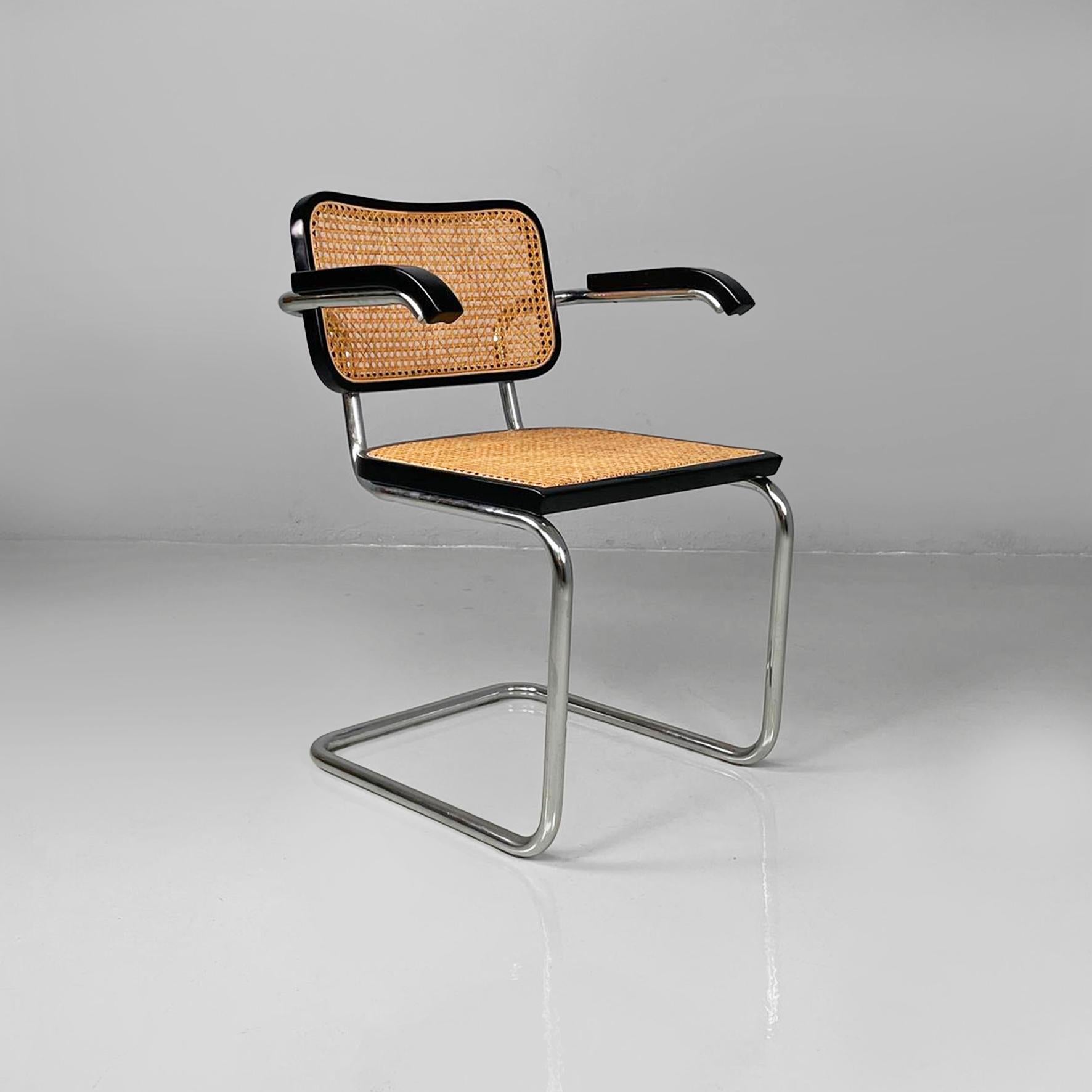 Sedie italiane di metà secolo moderno con braccioli in legno, paglia e acciaio, anni '70
Set di quattro fantastiche sedie vintage con braccioli, con seduta e schienale in legno nero e paglia di Wood. Struttura in tubolare d'acciaio cromato e