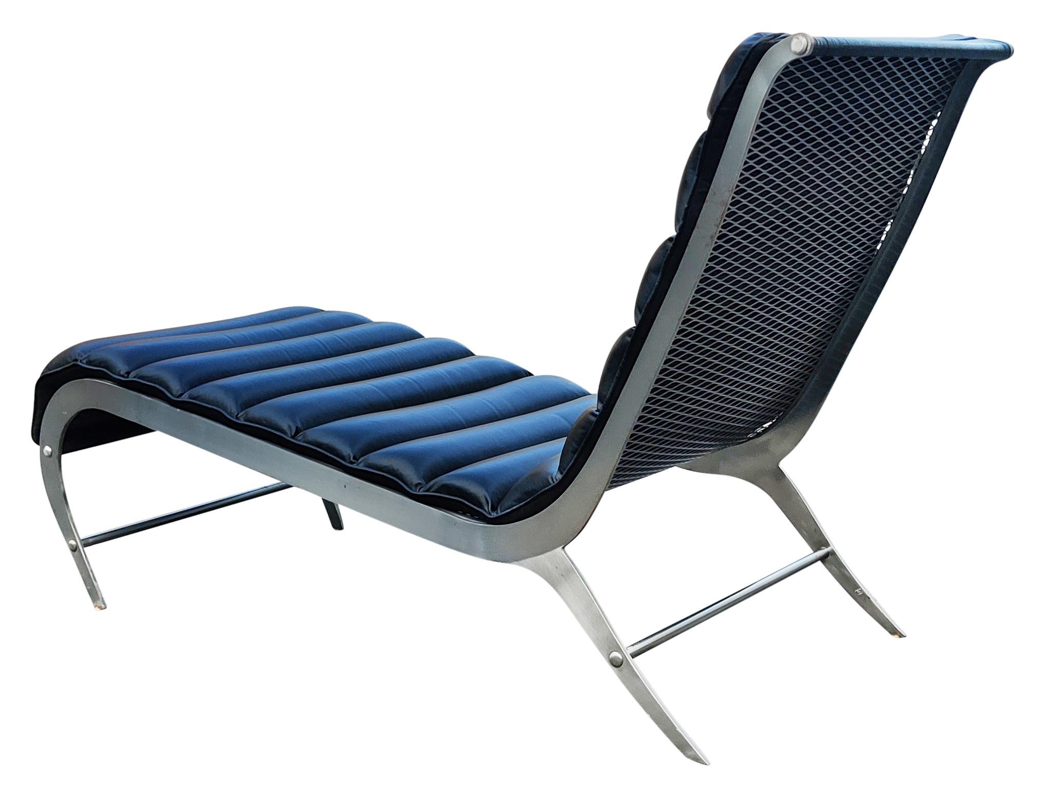 Italian Mid-Century Modern Chaise Lounge Brushed Steel Black Leather Vintage  For Sale 4