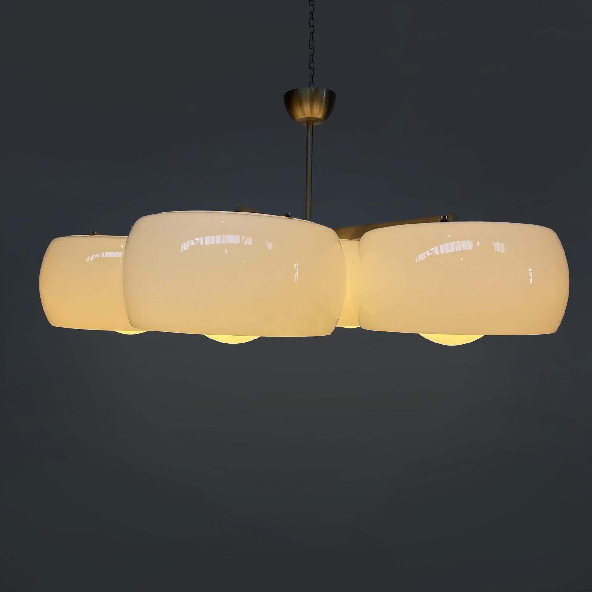Mid-Century moderno Lampadario italiano di metà secolo moderno Artemide Magistretti, anni '70 in vendita