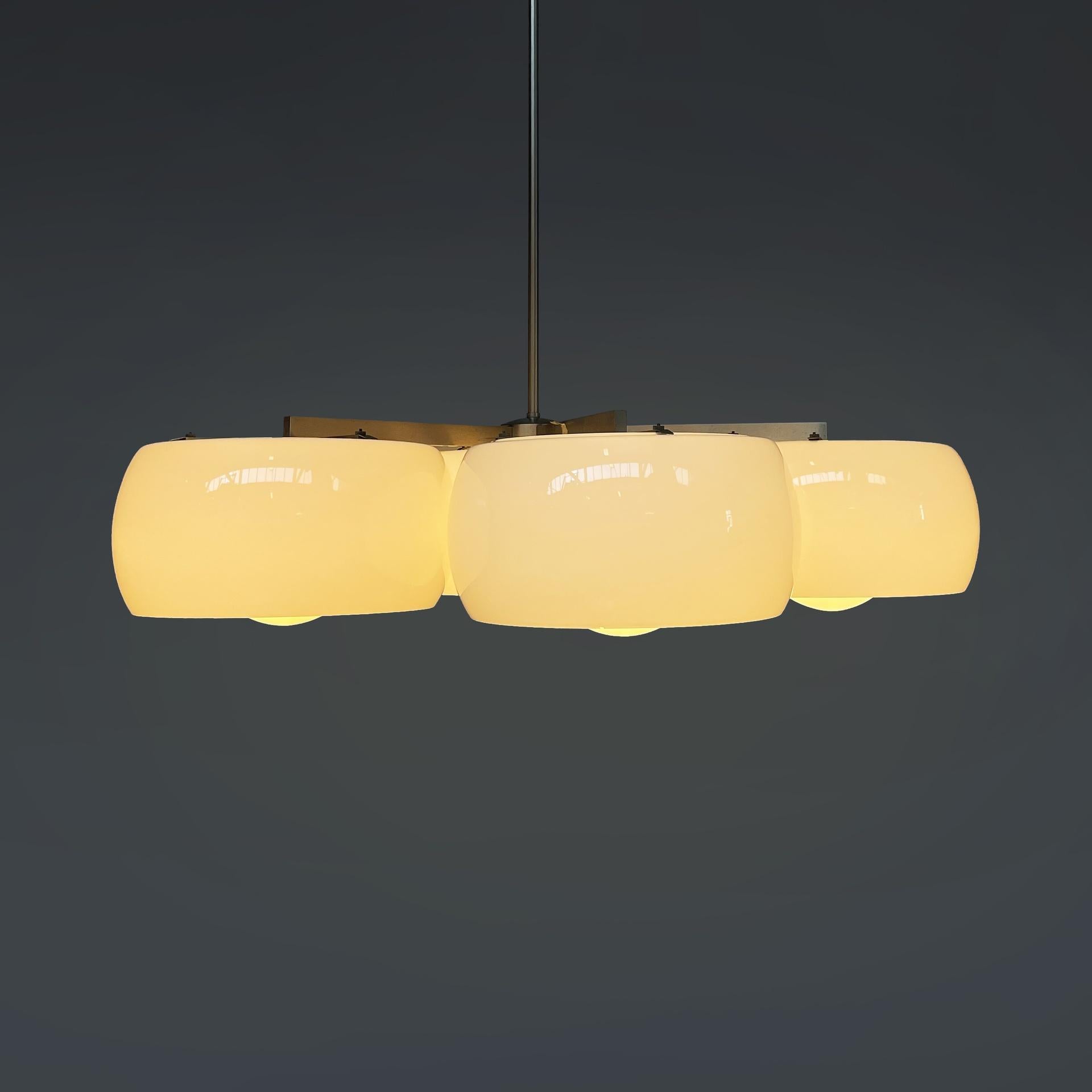 Italiano Lampadario italiano di metà secolo moderno Artemide Magistretti, anni '70 in vendita