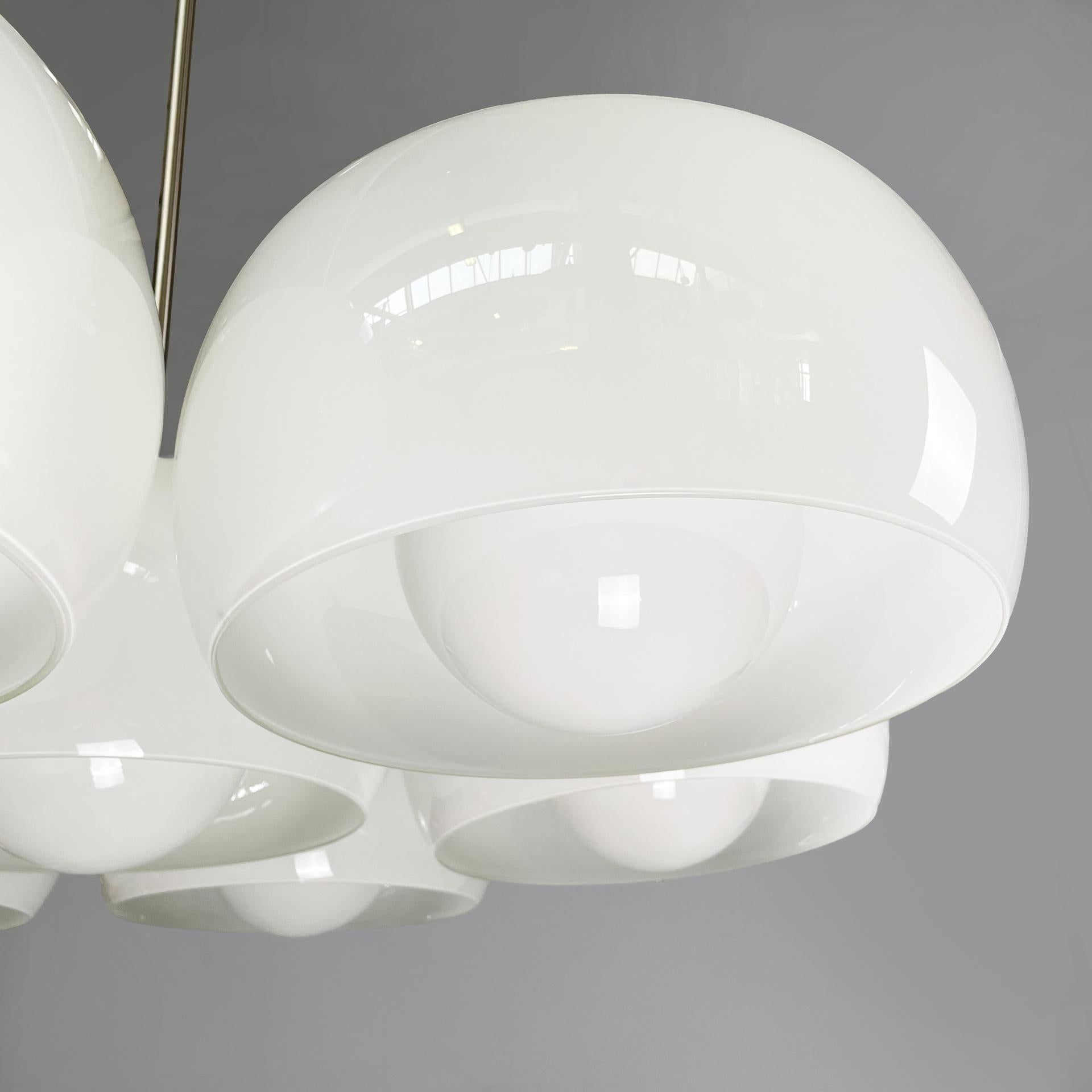 Ottone Lampadario italiano di metà secolo moderno Artemide Magistretti, anni '70 in vendita