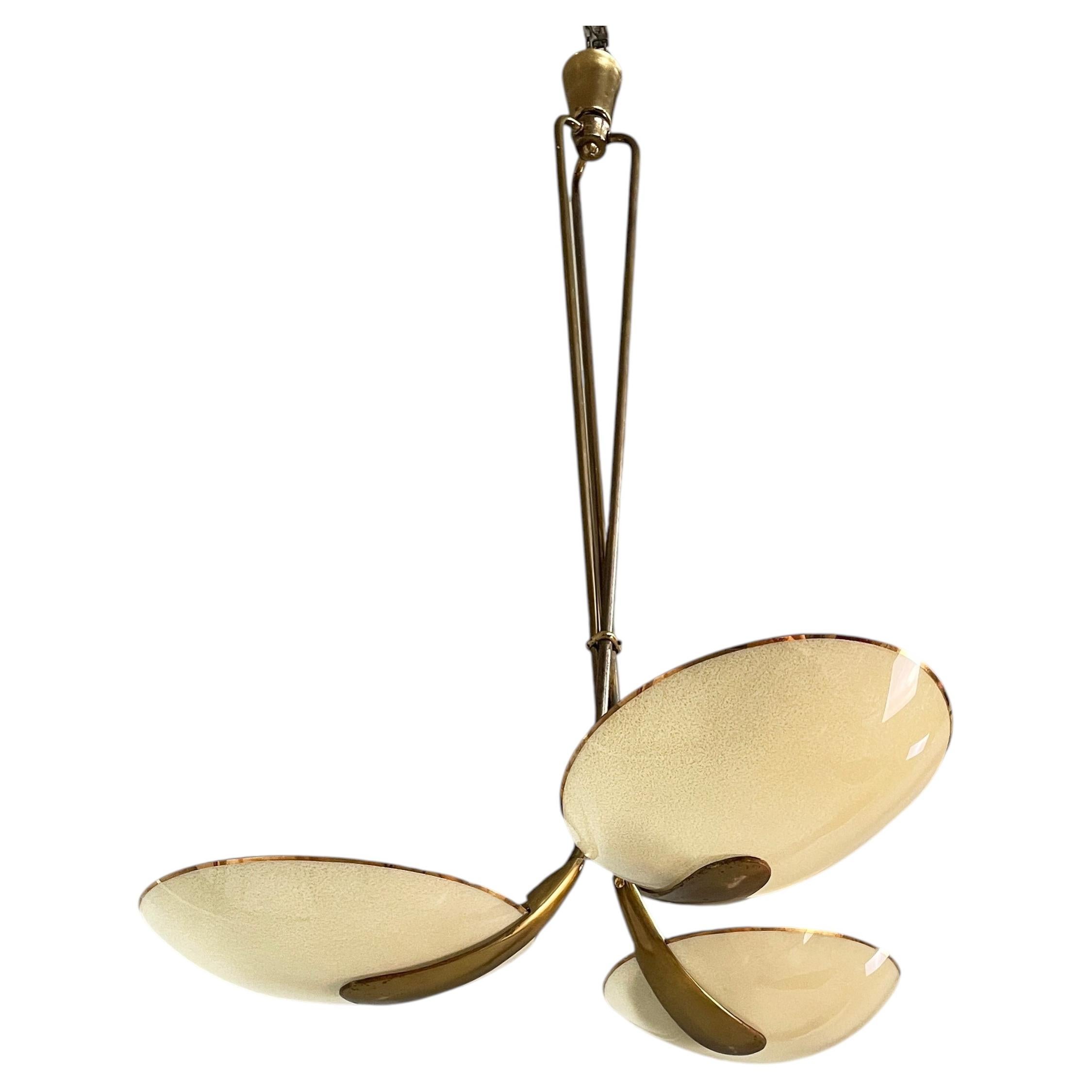 Lustre italien de style « mid-century modern » en verre et laiton, années 1950