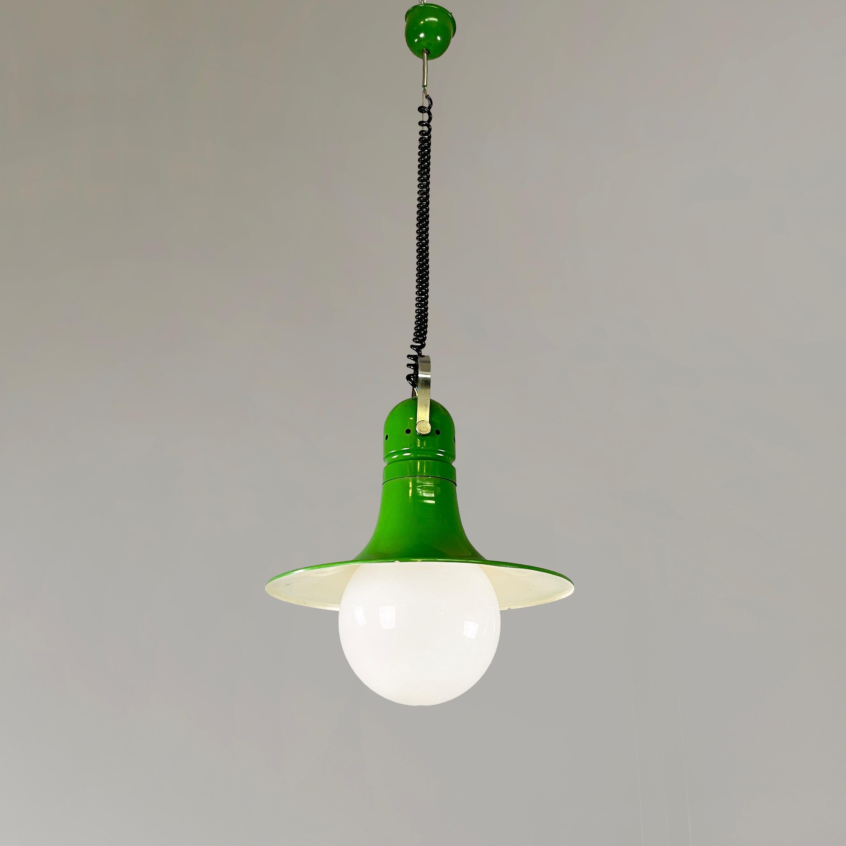 Italian mid-century modern Chandelier in green metal and plexiglass, 1970s
Chandelier with spherical diffuser in white plexiglass. The metal structure painted green externally and white internally has a round base, which tends to fade towards the