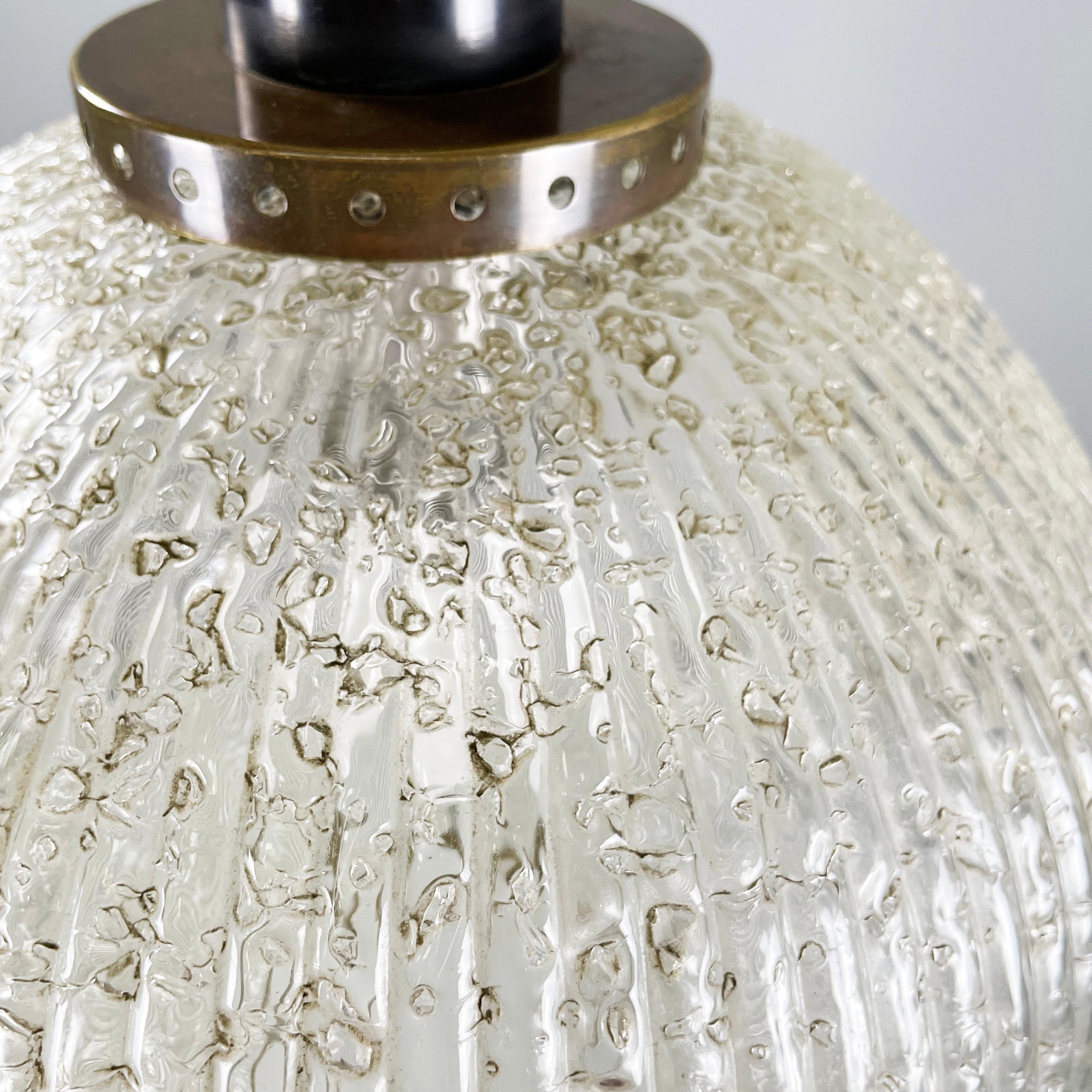 Lampadario italiano di metà secolo moderno in vetro stampato, ottone e metallo, anni '50 in vendita 4