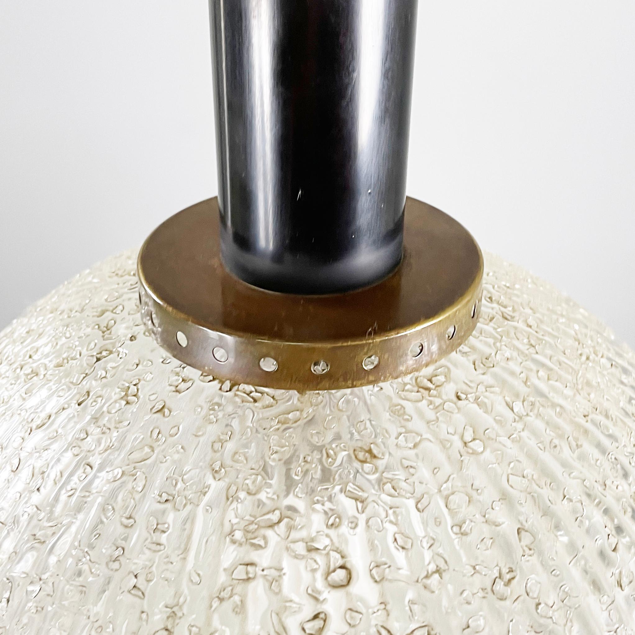 Lampadario italiano di metà secolo moderno in vetro stampato, ottone e metallo, anni '50 in vendita 6