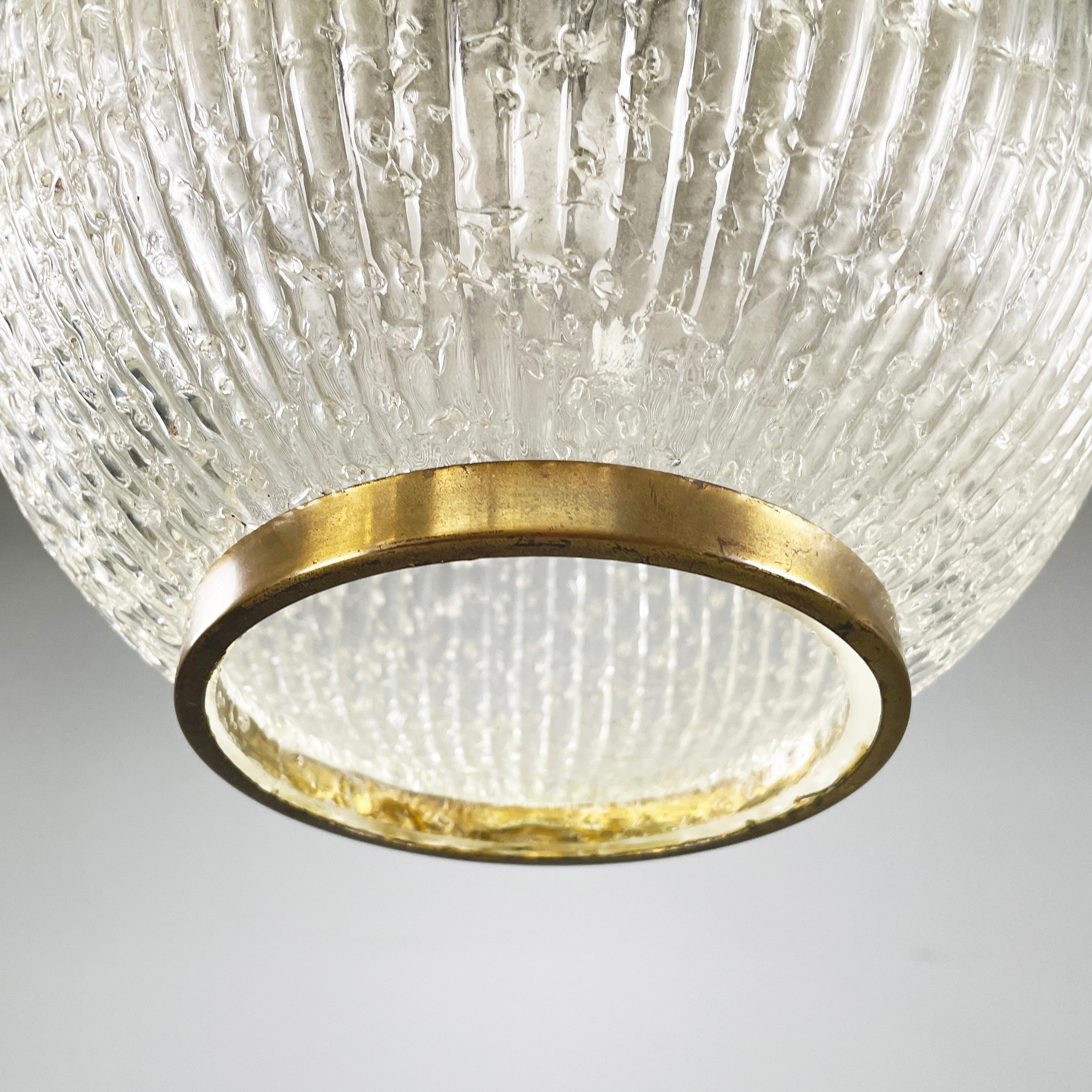 Lampadario italiano di metà secolo moderno in vetro stampato, ottone e metallo, anni '50 in vendita 1