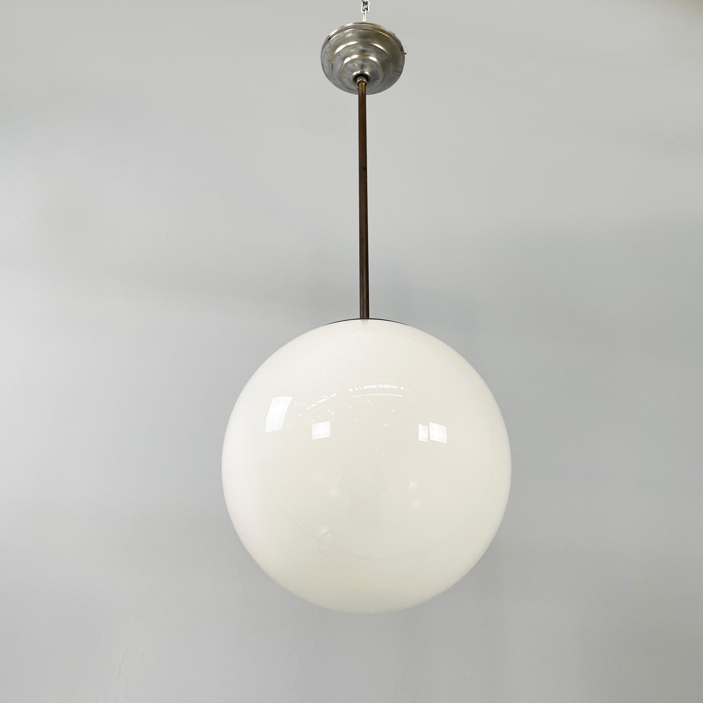 Italian mid-century modern Chandelier in opaline glass and metal, 1940s In Good Condition For Sale In MIlano, IT