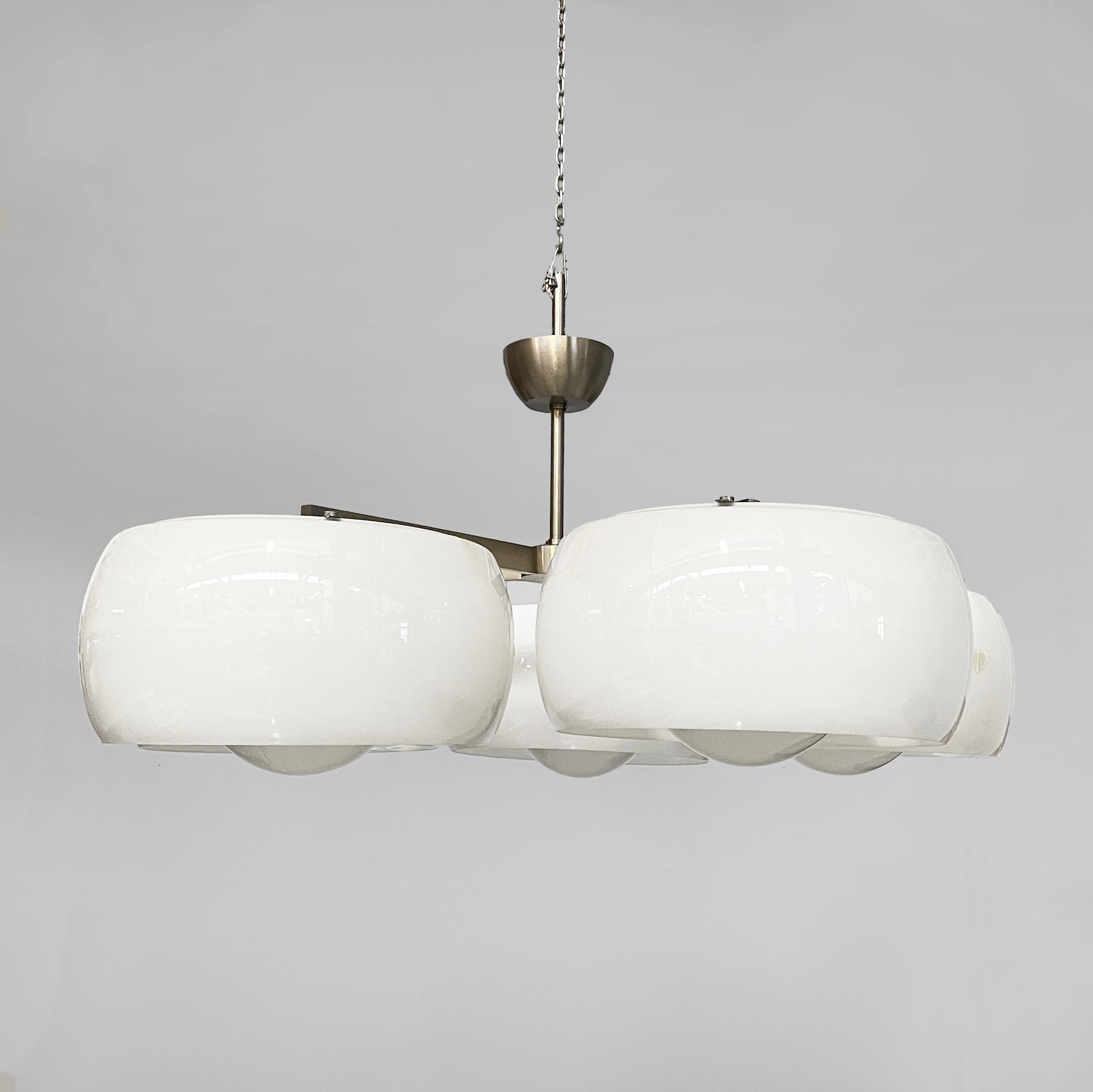 Italian mid-century modern chandelier Pentaclinio by Vico Magistretti for Artemide, 1970s
Ceiling lamp or chandelier model Pentaclinio with five opaline glass diffusers. Each cylindrical diffuser has an internal sphere, where the light bulb is