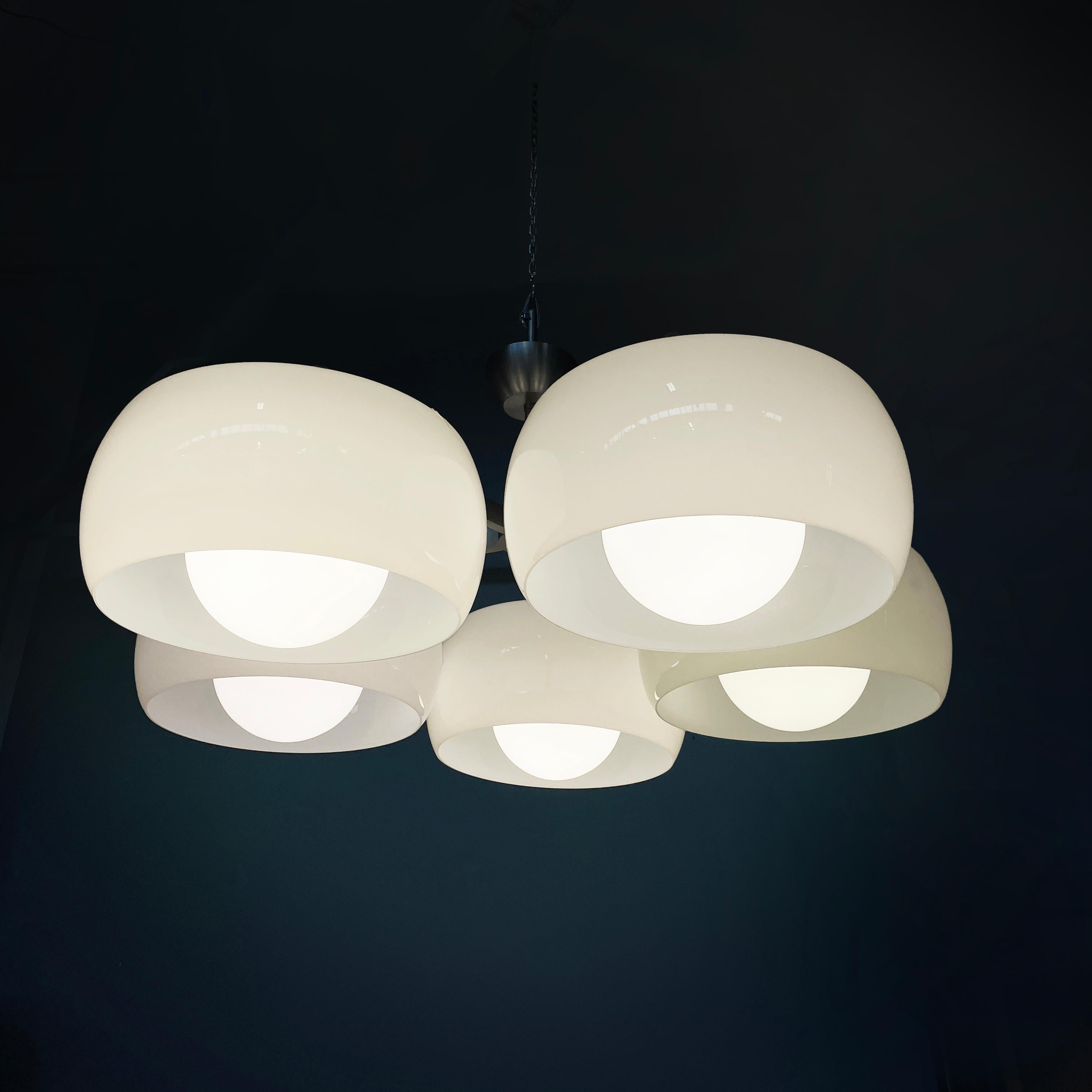 Italian mid-century modern chandelier Pentaclinio by Magistretti Artemide, 1970s For Sale 1