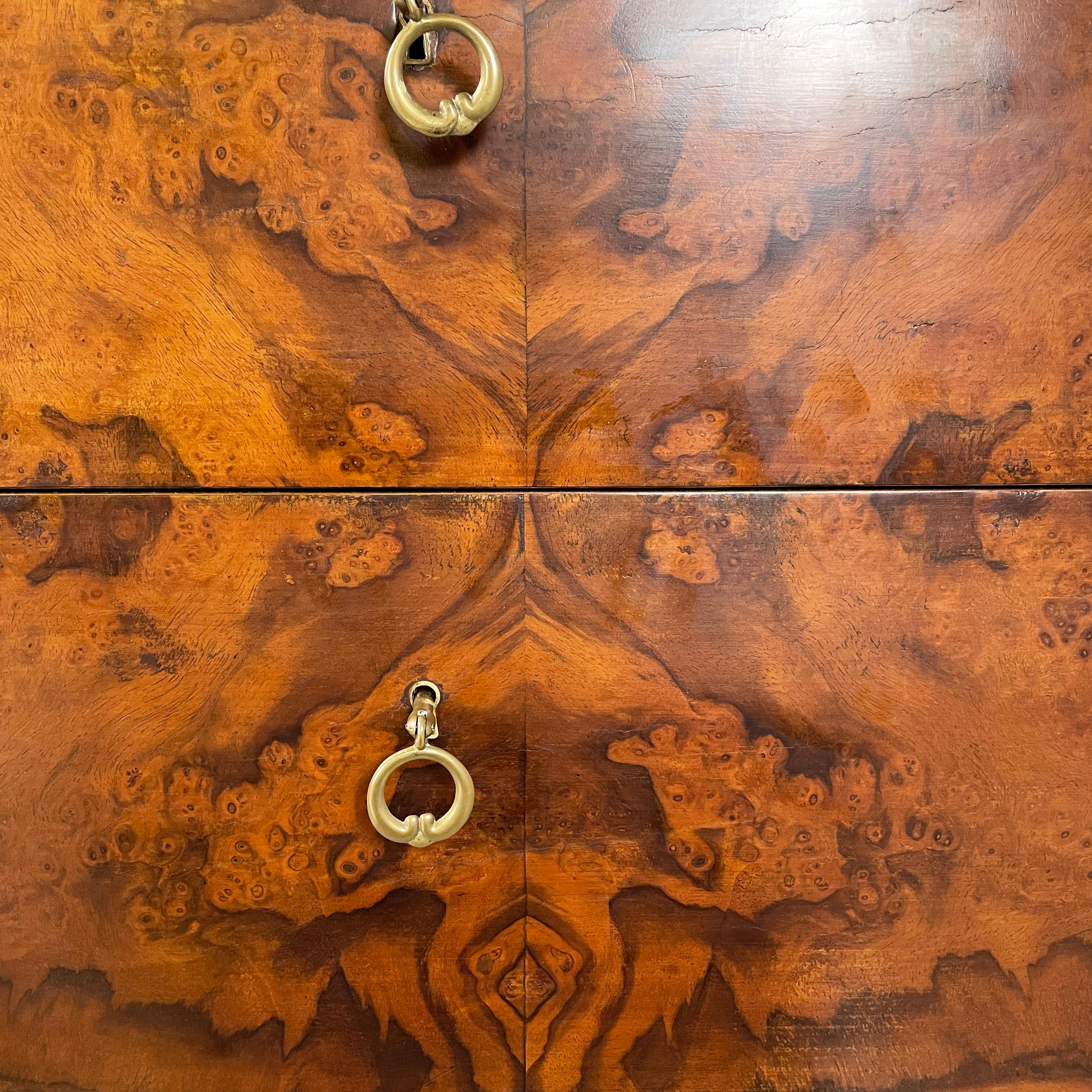 Cassettiera italiana di metà secolo in legno, vetro e ottone, anni '50 in vendita 3