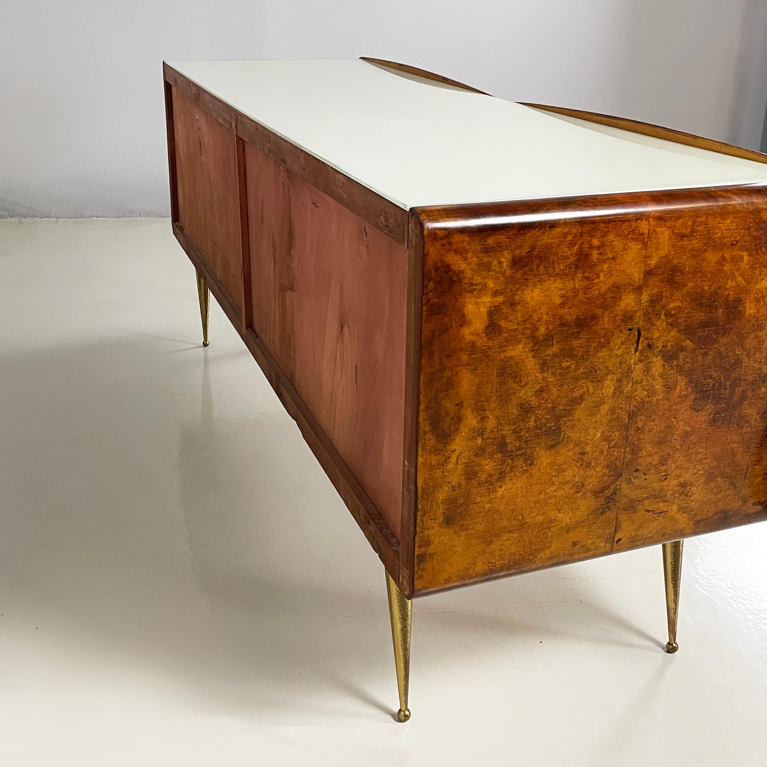 Cassettiera italiana di metà secolo in legno, vetro e ottone, anni '50 in vendita 11