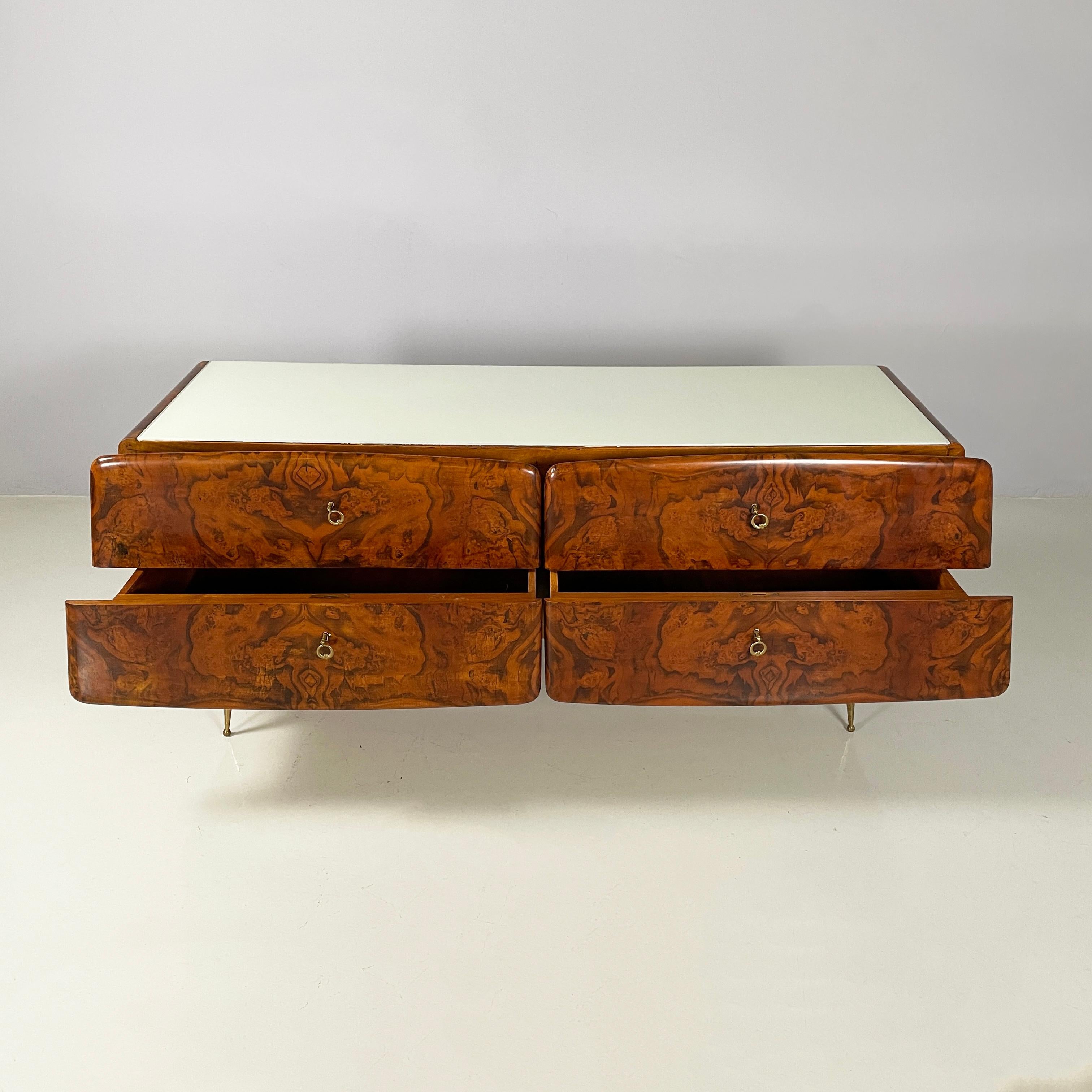 Cassettiera italiana di metà secolo in legno, vetro e ottone, anni '50 In condizioni buone in vendita a MIlano, IT