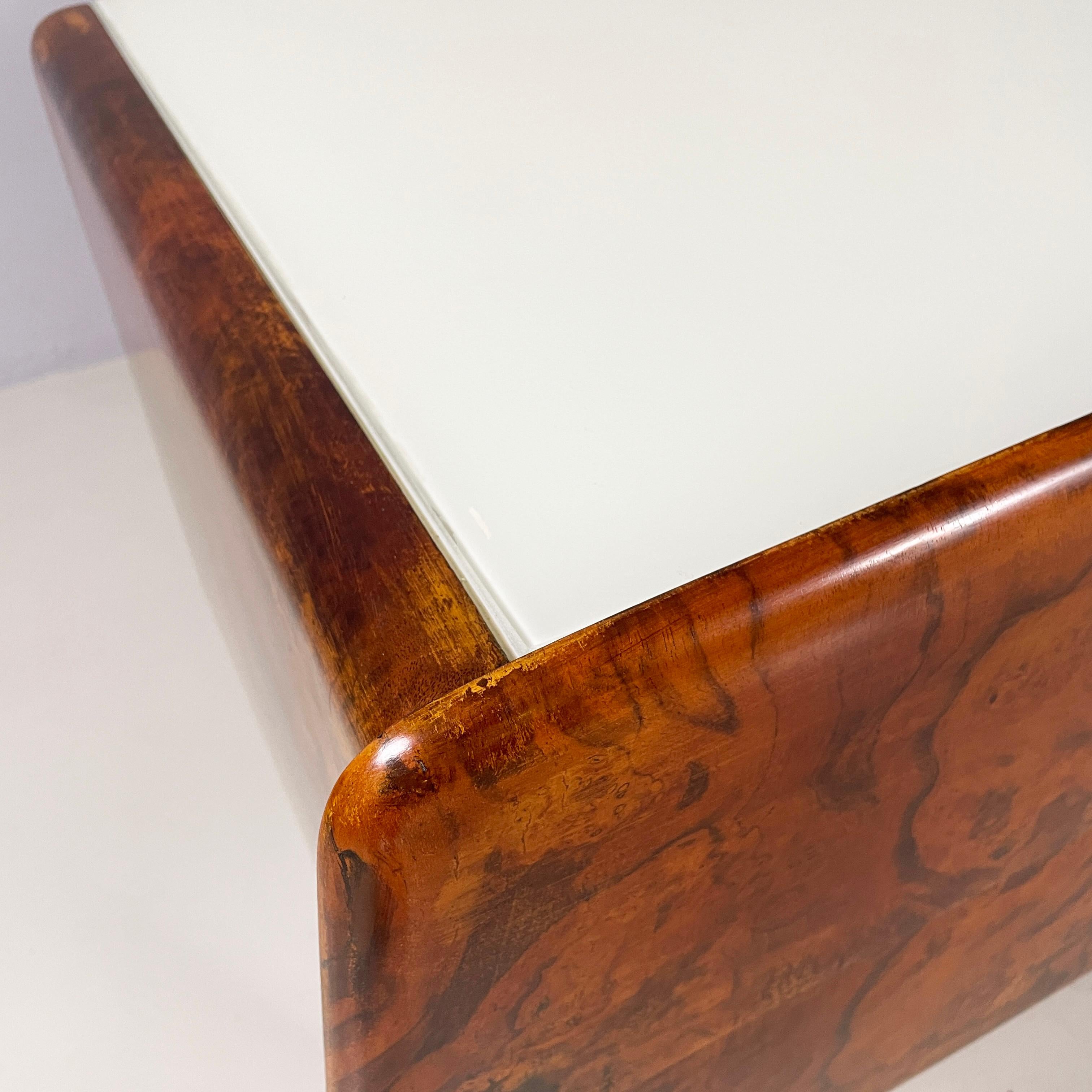 Ottone Cassettiera italiana di metà secolo in legno, vetro e ottone, anni '50 in vendita
