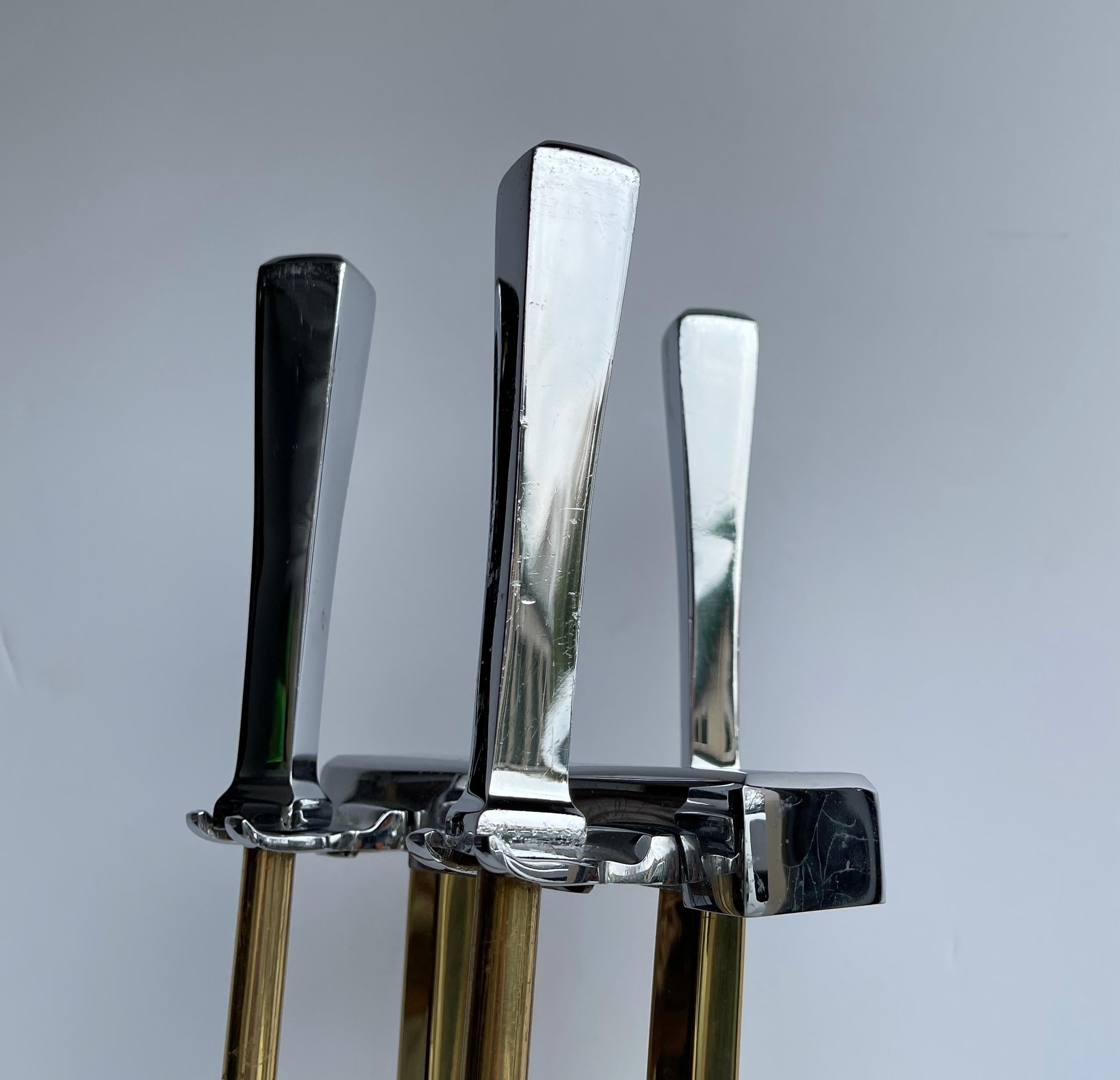 Moderne italienische Kaminwerkzeuge aus Chrom und Messing aus der Mitte des Jahrhunderts im Zustand „Gut“ im Angebot in Haddonfield, NJ