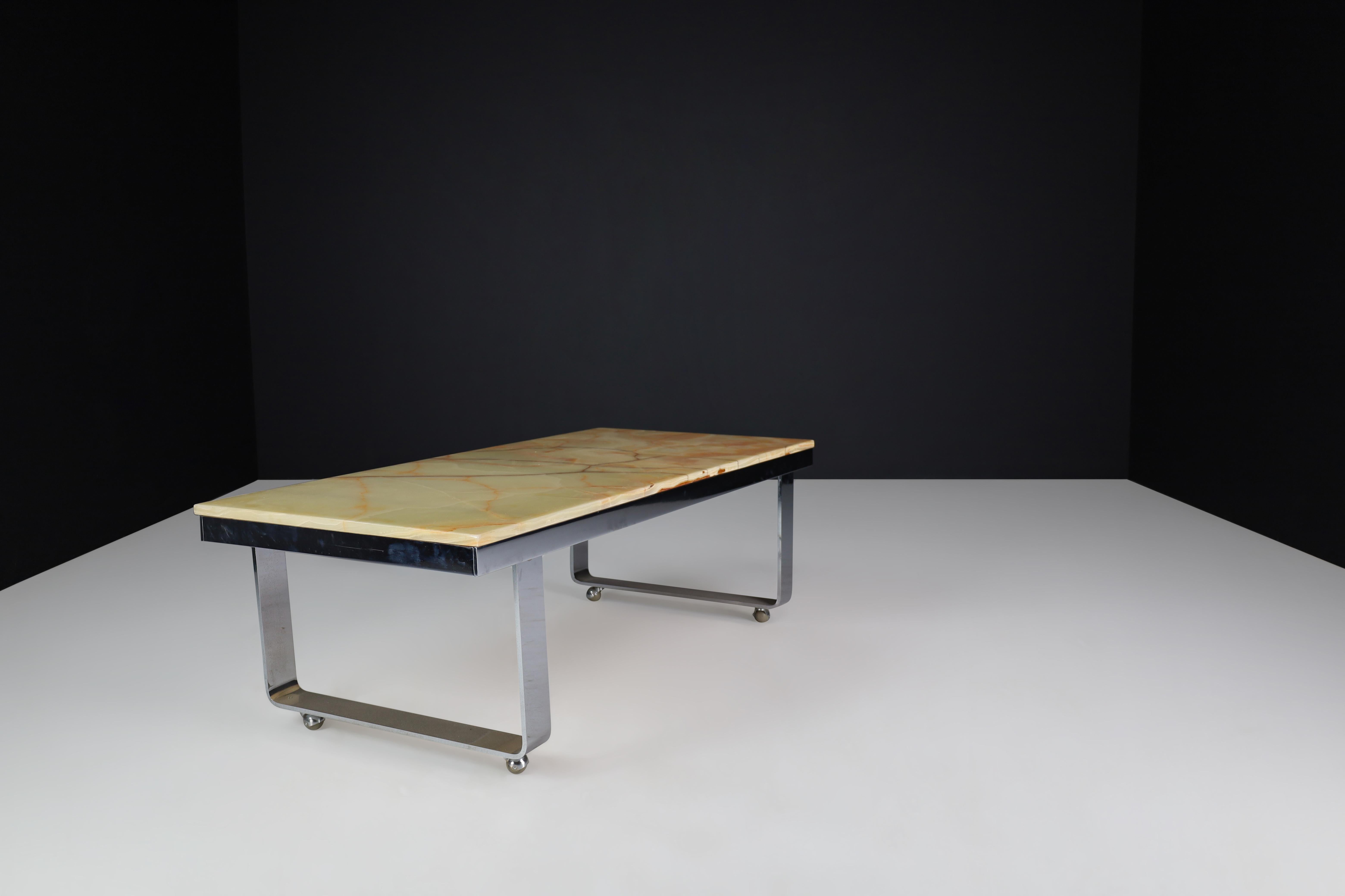Mid-Century Modern Table basse italienne moderne du milieu du siècle dernier en chrome et onyx, 1970 en vente