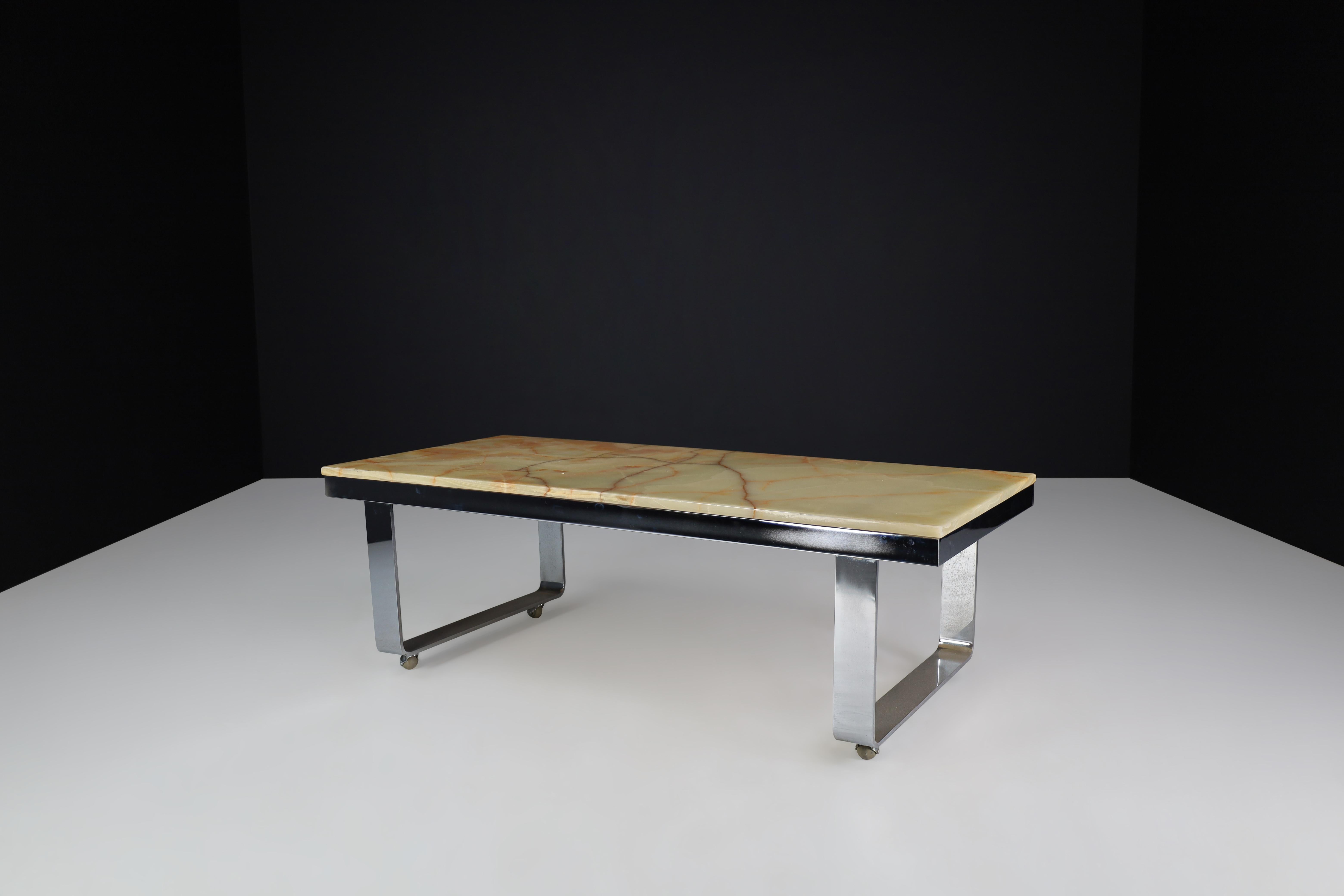 Table basse italienne moderne du milieu du siècle dernier en chrome et onyx, 1970 en vente 1