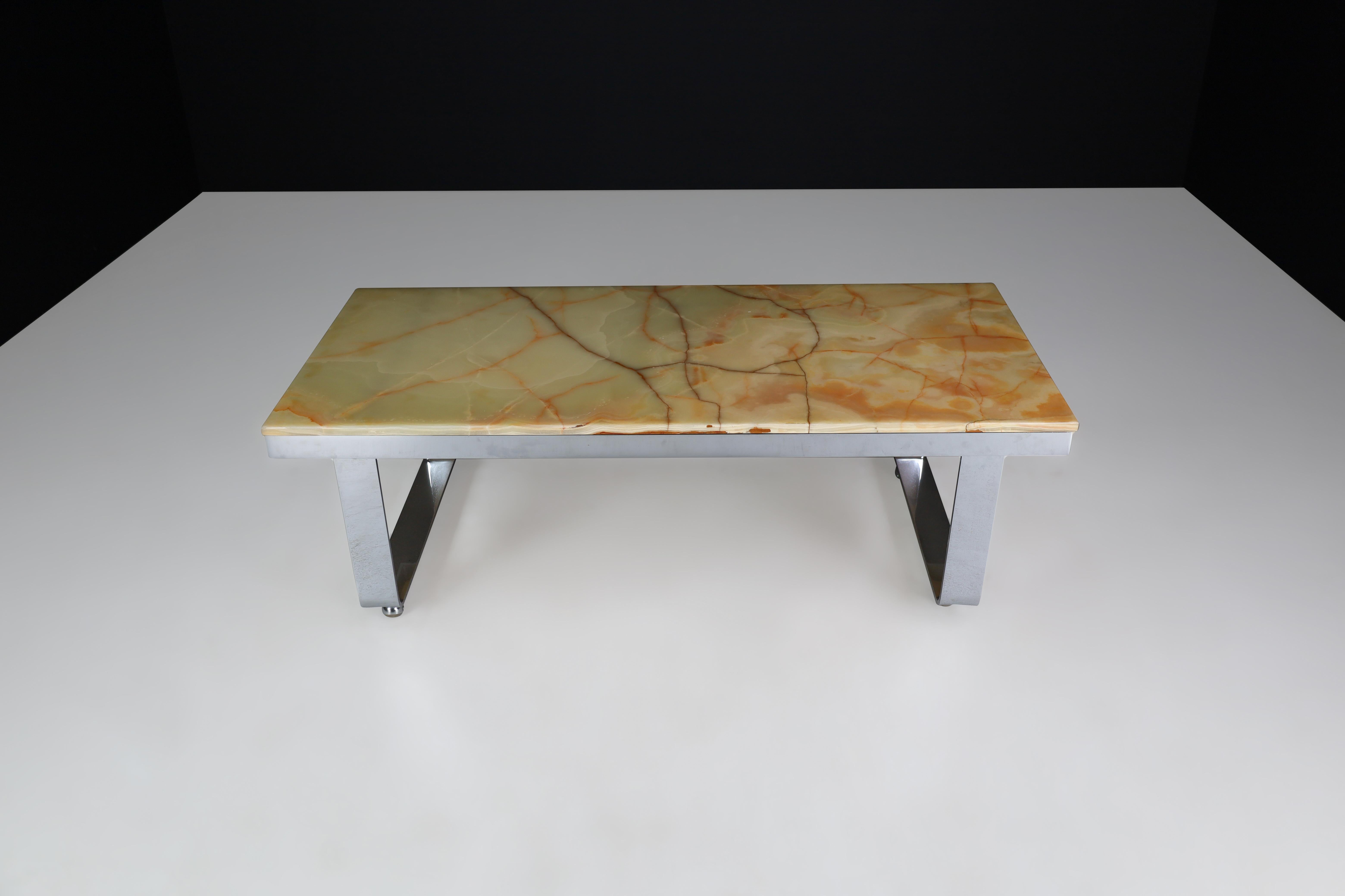 Table basse italienne moderne du milieu du siècle dernier en chrome et onyx, 1970 en vente 2