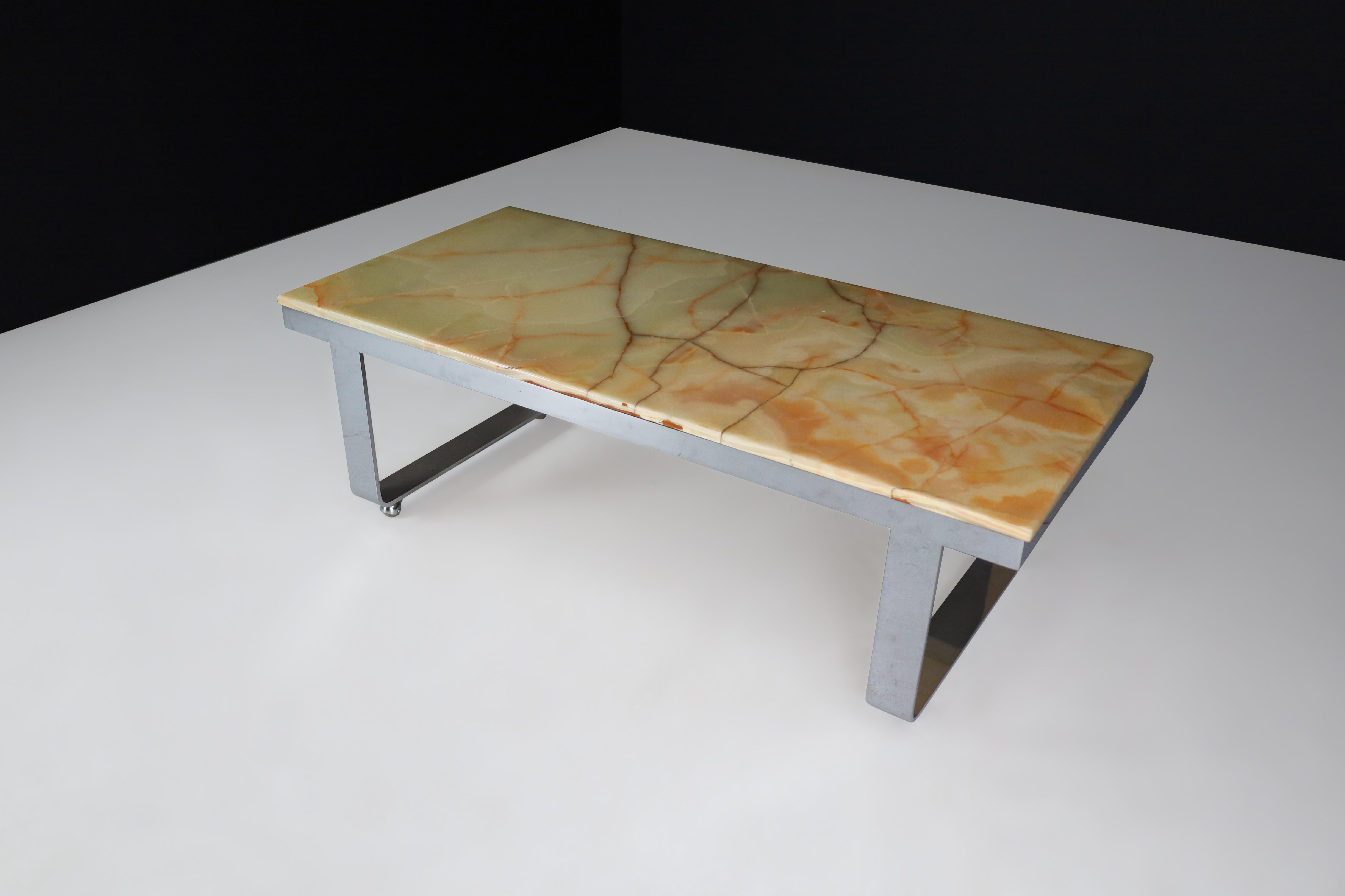 Table basse italienne moderne du milieu du siècle dernier en chrome et onyx, 1970 en vente 3