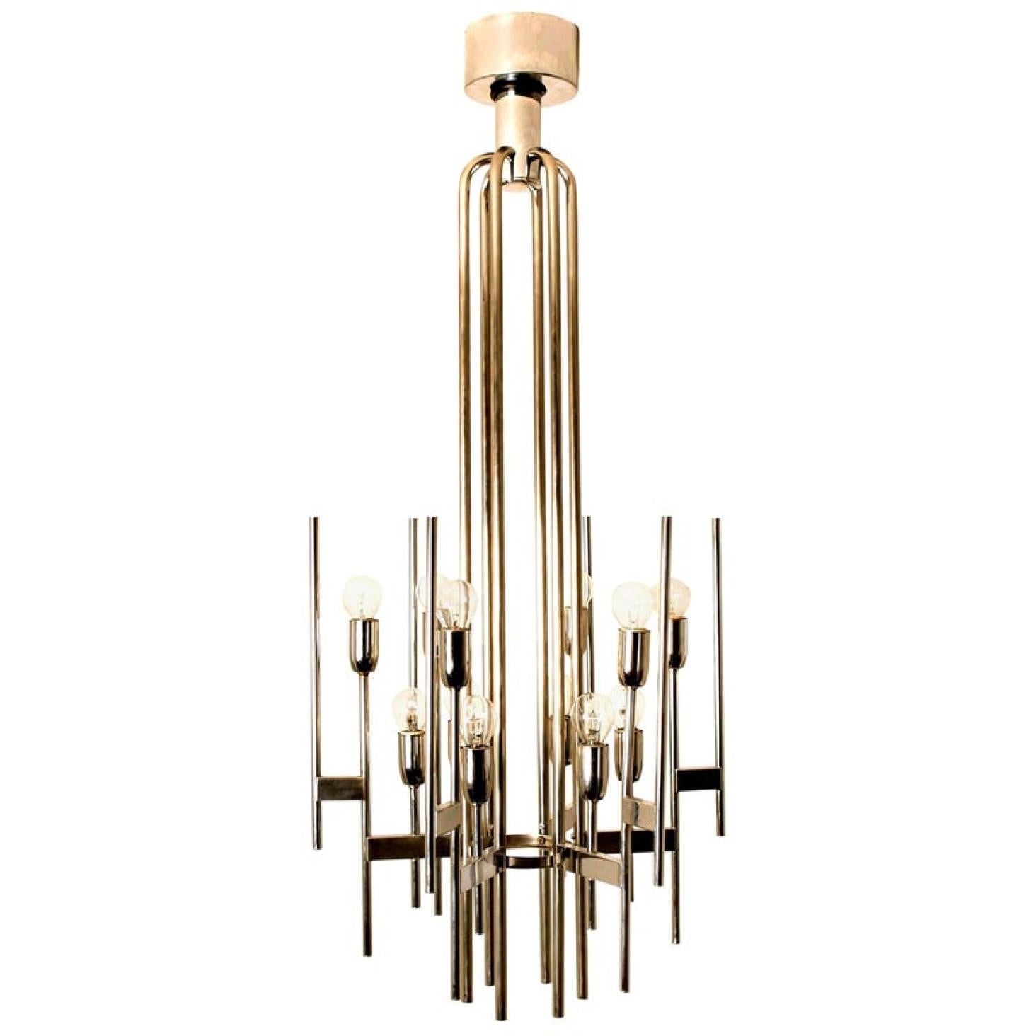 Italian Mid-Century Modern minimal sculptural chrome chandelier by Gaetano Sciolari, Italy, 1960s.
Beautiful Art Deco inspired design. Minimalistic design executed with a taste for excellence in craftsmanship.

Cleaned and well-wired, in full