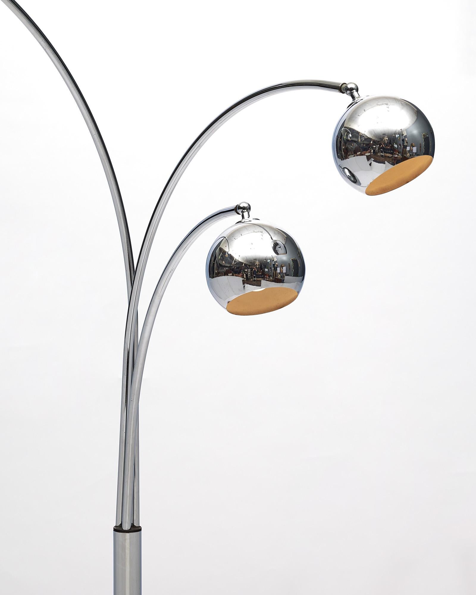 Italian, Mid-Century Modern Chrome Floor Lamp by Guzzini For Sale 1