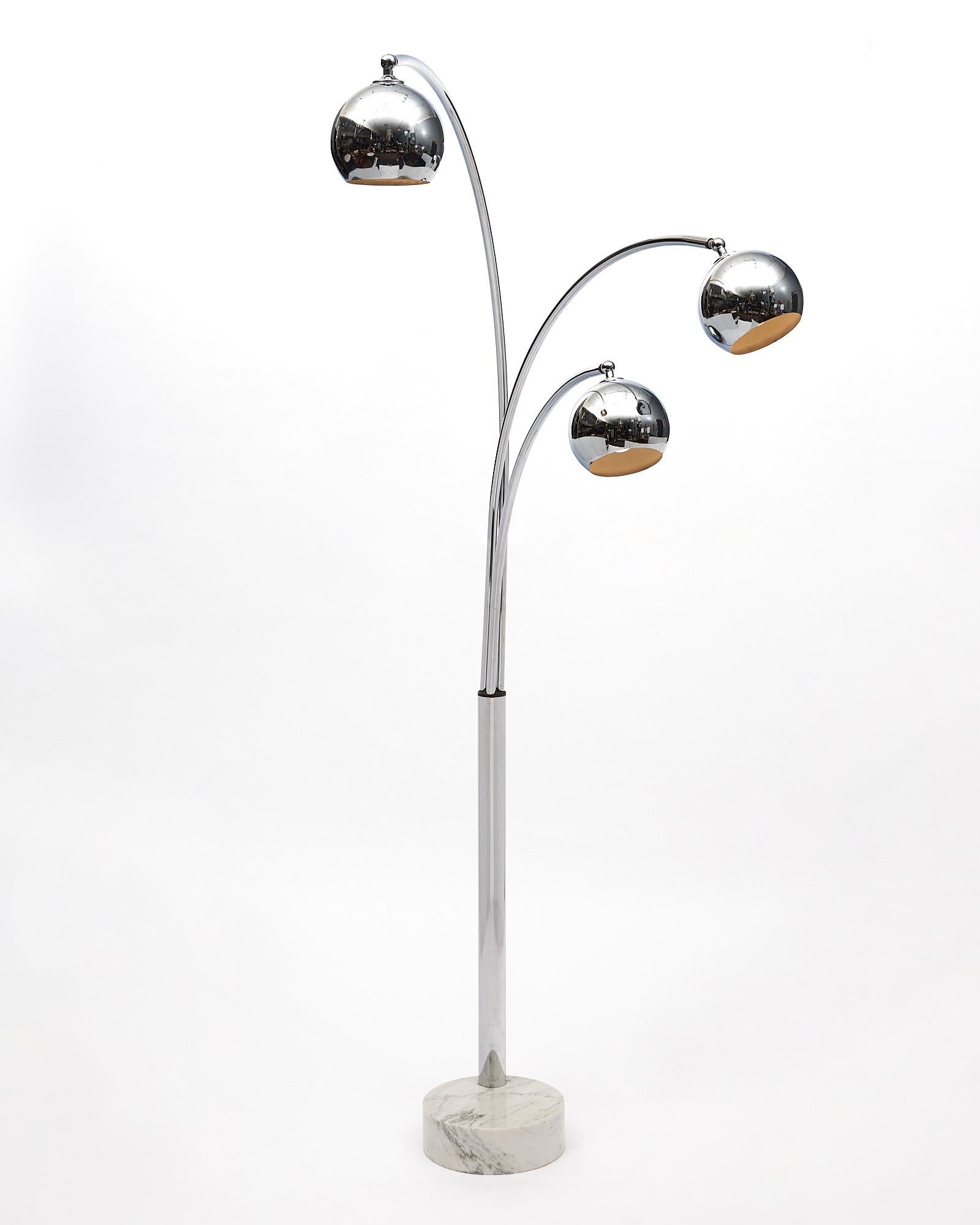 Italian, Mid-Century Modern Chrome Floor Lamp by Guzzini For Sale 2