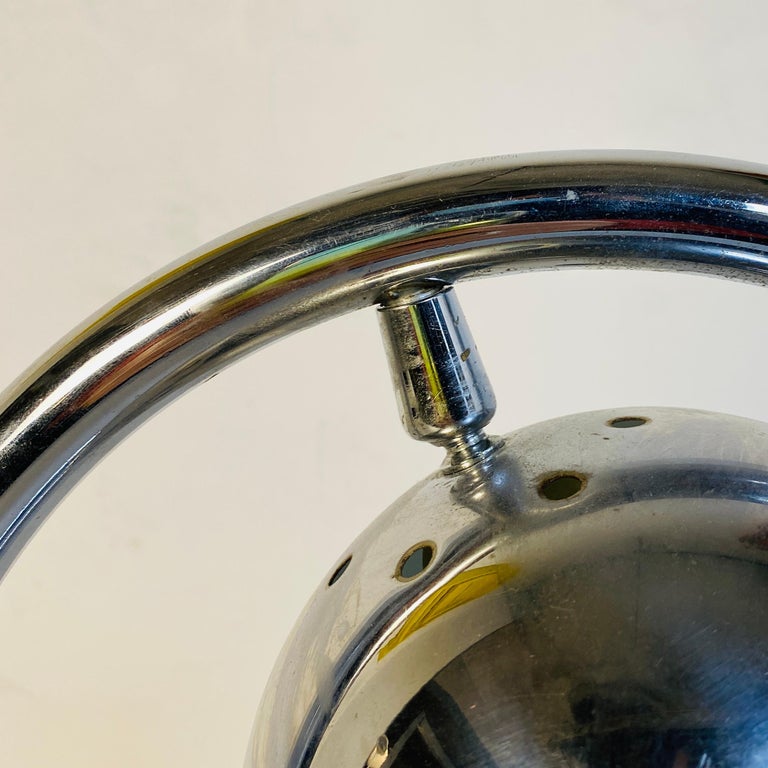 Italian Mid-Century Modern Chrome Table Lamp with Semi-Circular Structure, 1970s For Sale 1
