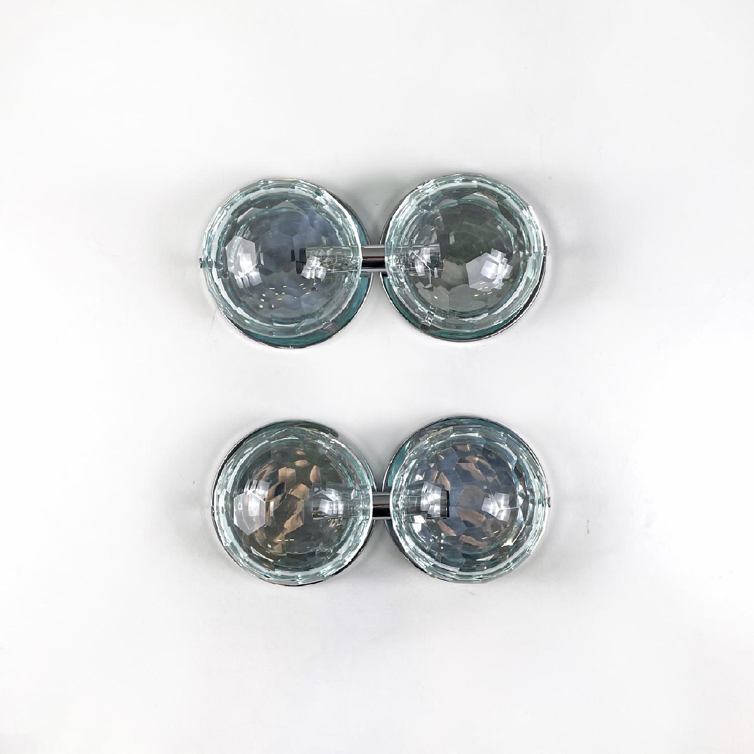Italian mid-century modern chromed metal and faceted glass wall light, 1960s
Pair of round wall lights. They are composed of two circular bases joined by a cylinder to which two lamp holders correspond at the two ends, all in chromed metal. The