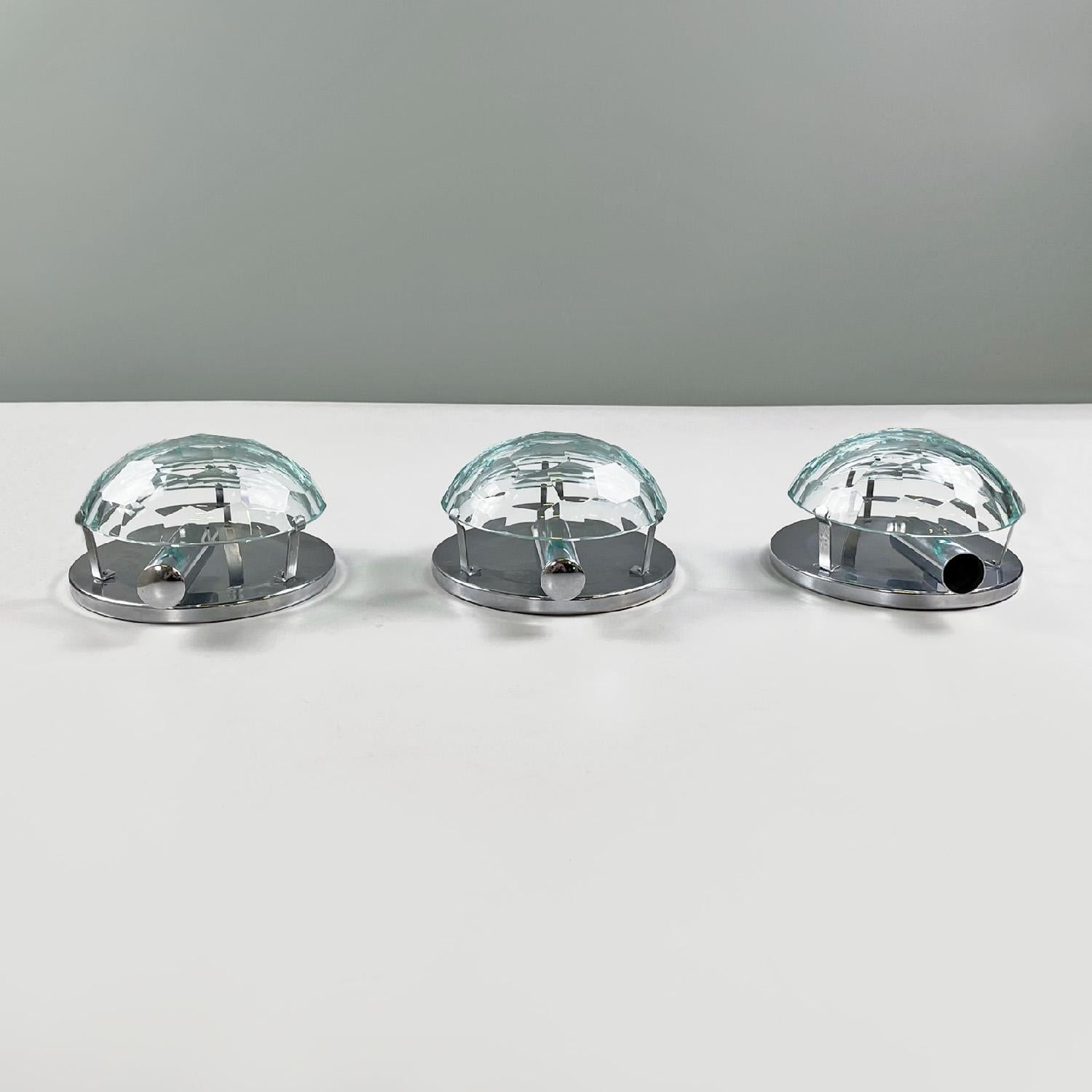 Italian mid-century modern chromed metal and faceted glass wall lights, 1960s In condizioni buone in vendita a MIlano, IT