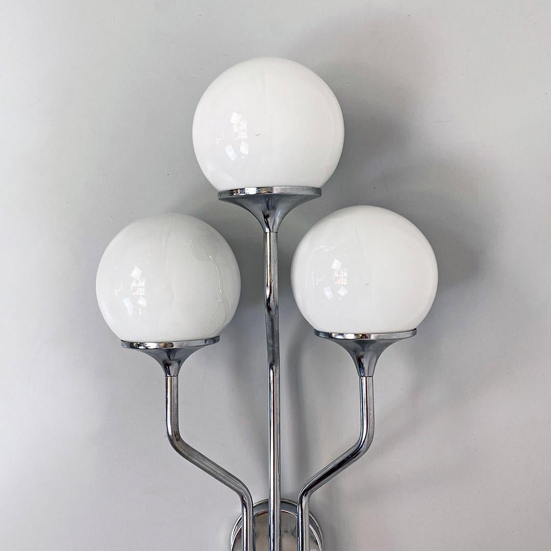 Late 20th Century Italian Mid-Century Modern Chromed Steel and Glossy Glass Wall Lamp, 1970s For Sale