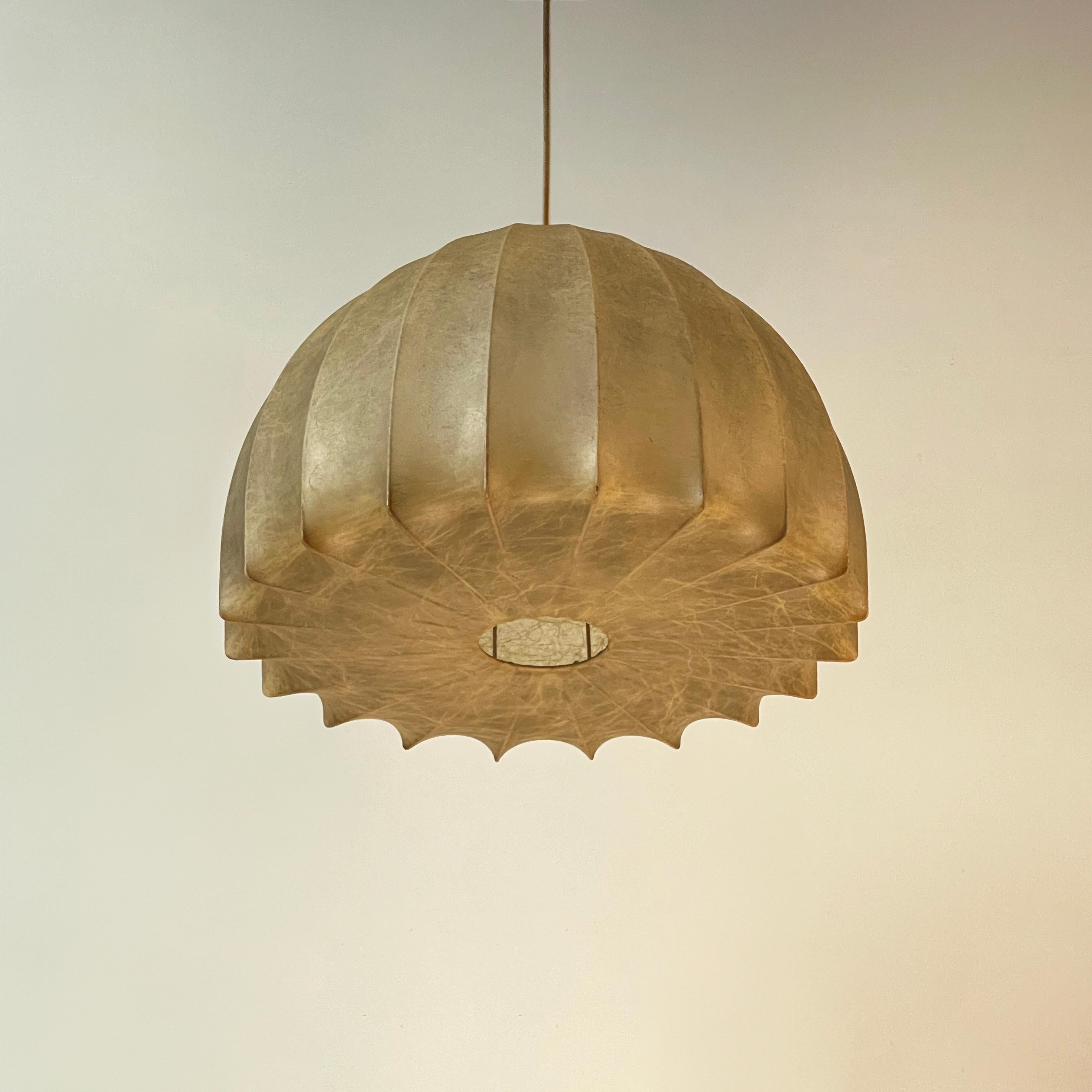 Italian Mid-Century Modern Cocoon Pendant Light, 1960s, Italy 9