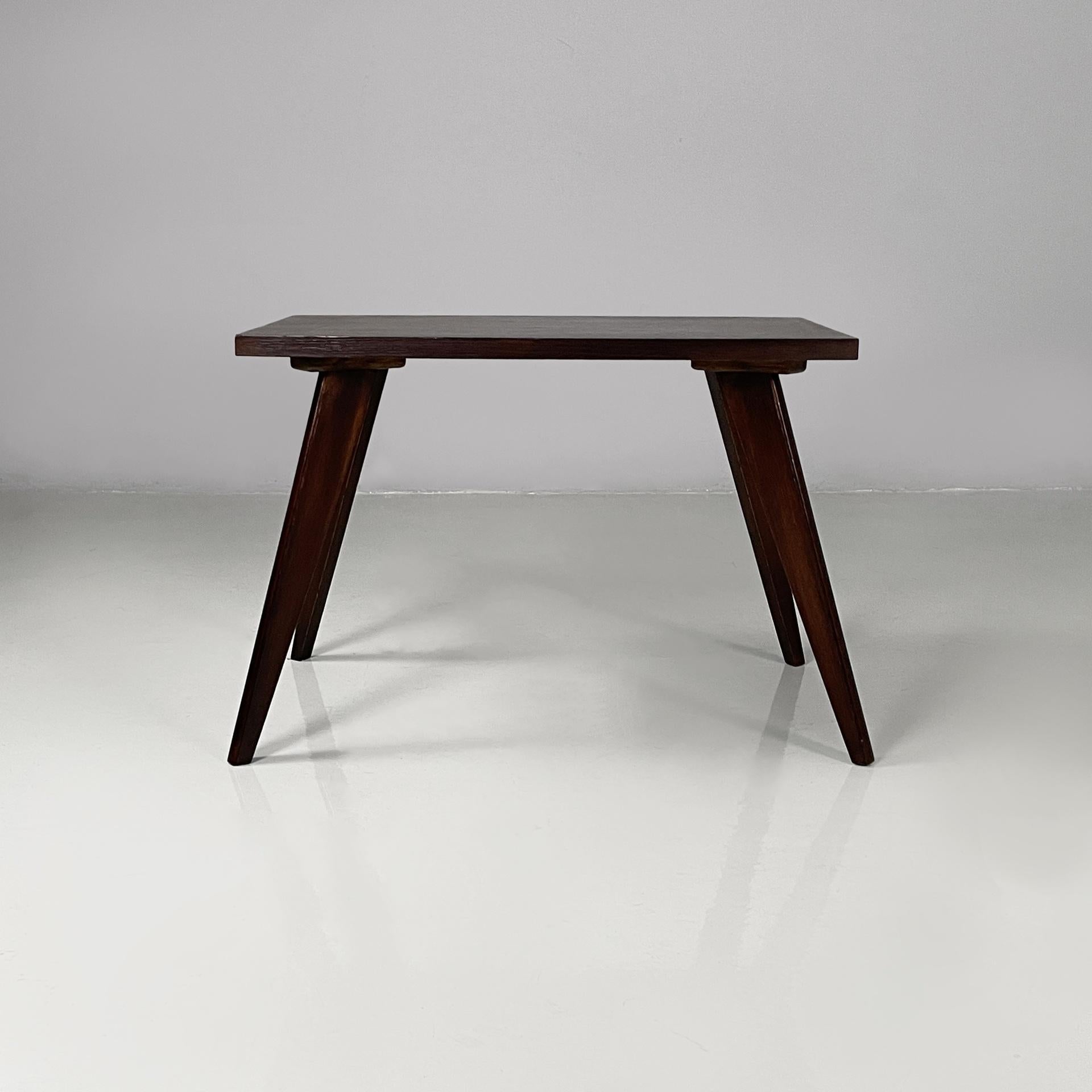 Italian mid-century modern coffe table in dark wood, 1960s
Coffee table made entirely of dark wood. The square top is supported by round legs.
1960s
Good condition. Restored
Measurements in cm 64x71x45h
This vintage and fantastic coffe table is