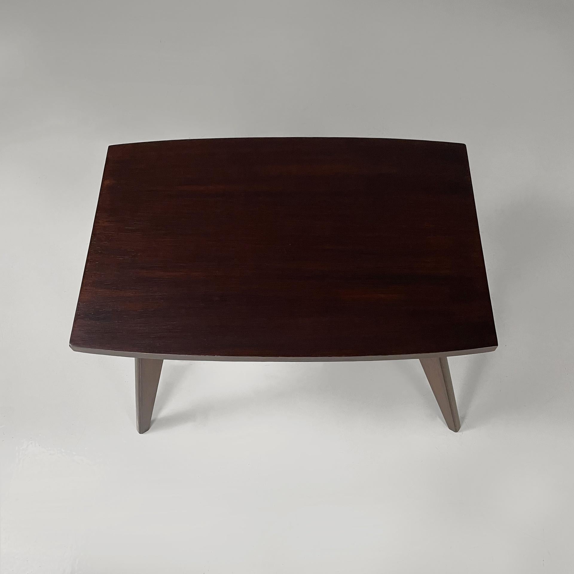 Italian mid-century modern coffe table in dark wood, 1960s In Good Condition For Sale In MIlano, IT