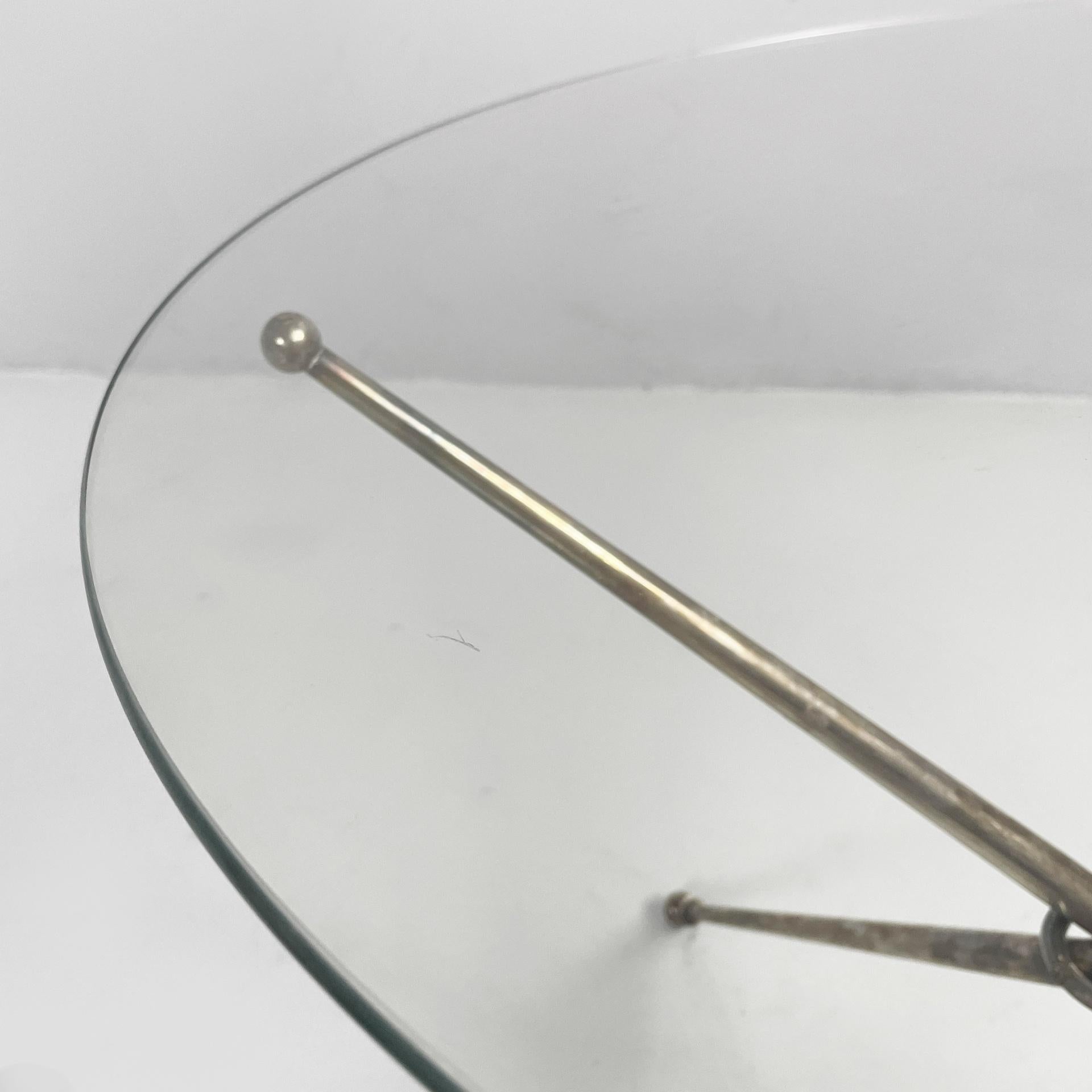 Table basse moderne italienne du milieu du siècle en verre et métal bruni, années 1960 en vente 1