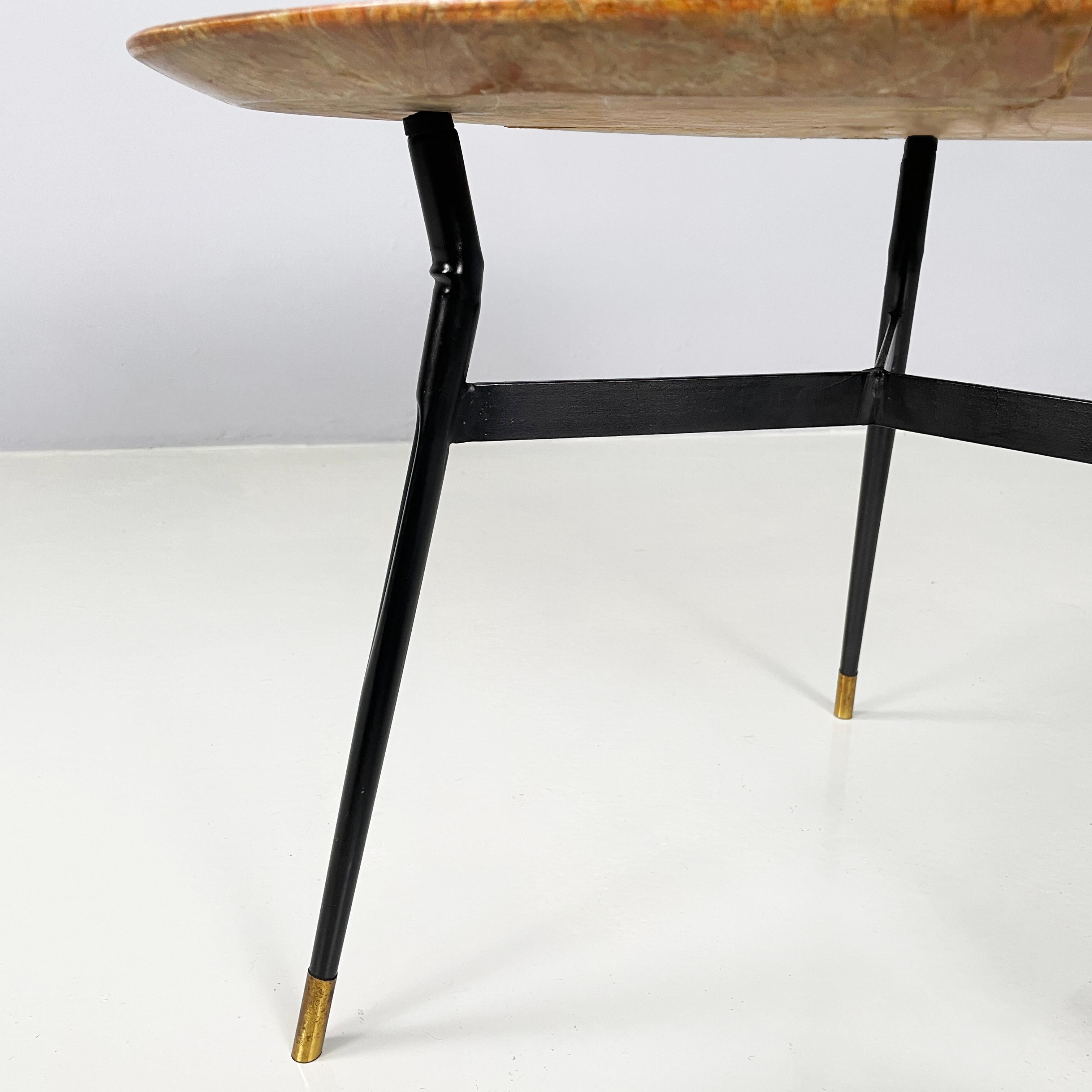 Italian mid-century modern Coffee table in red marble, black metal brass, 1960s For Sale 8