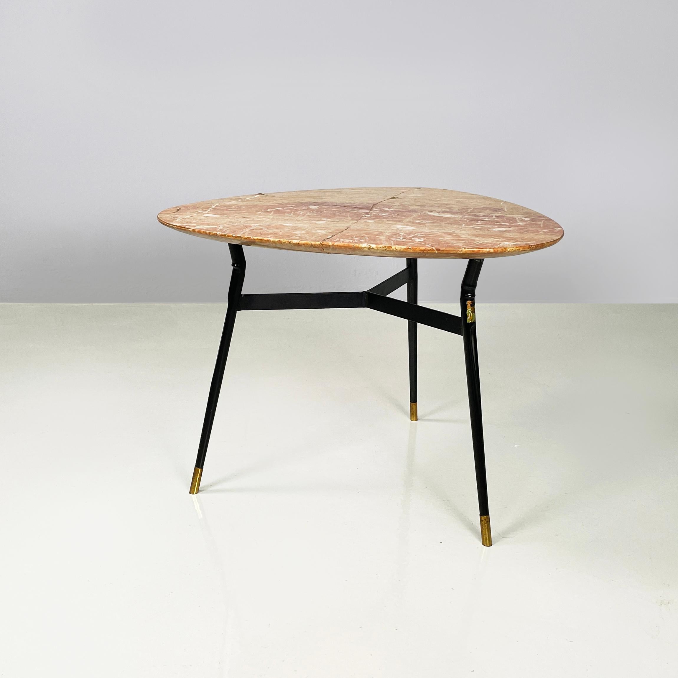 Mid-Century Modern Italian mid-century modern Coffee table in red marble, black metal brass, 1960s For Sale