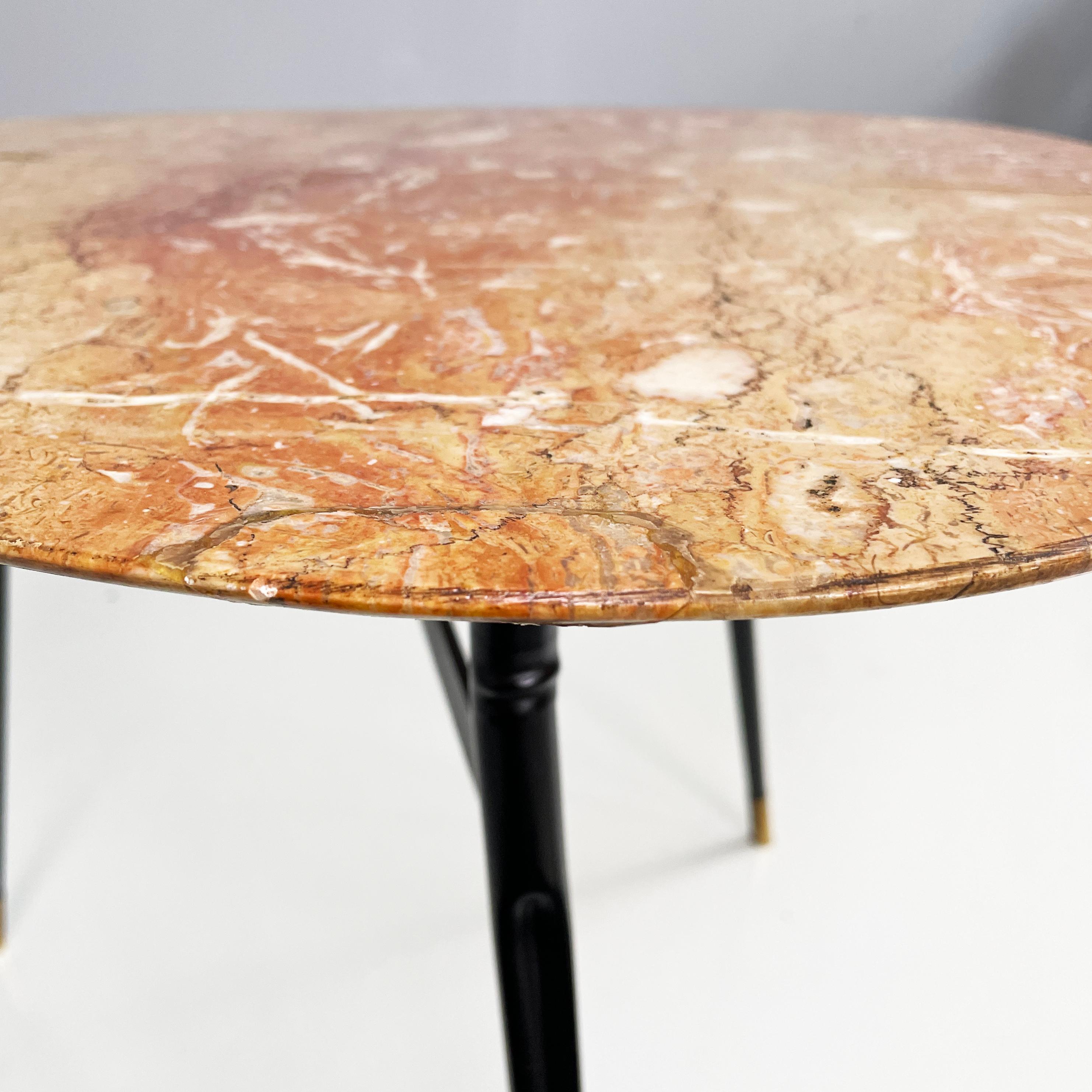 Italian mid-century modern Coffee table in red marble, black metal brass, 1960s For Sale 1